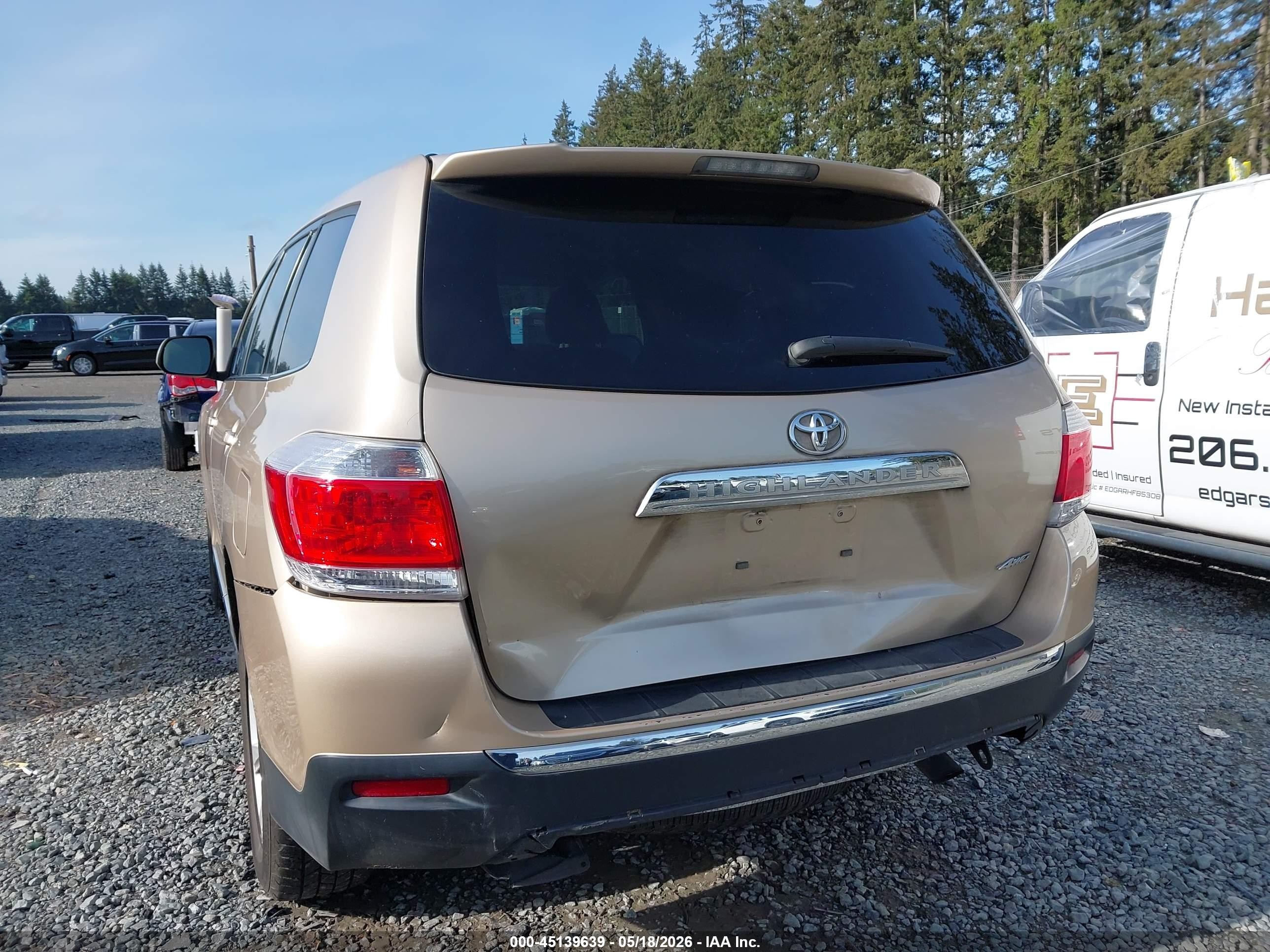 2013 Toyota Highlander Base V6 Золотой vin: 5TDBK3EH3DS212087