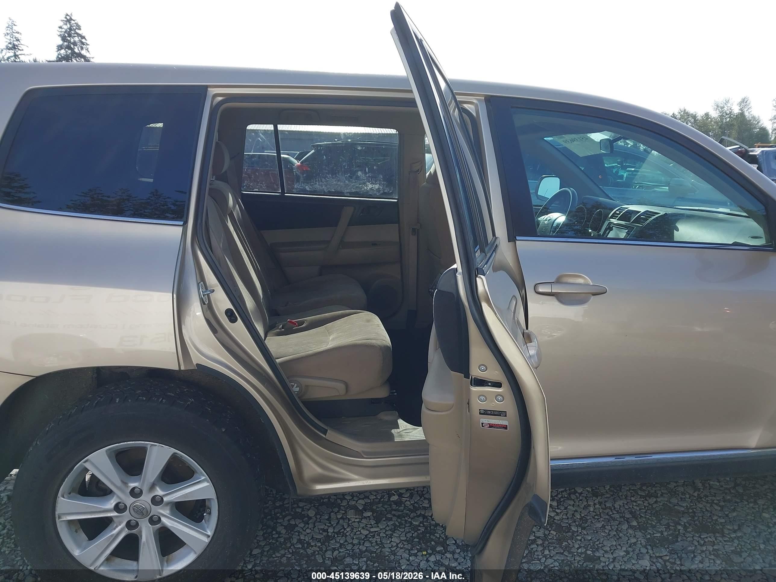 2013 Toyota Highlander Base V6 Золотой vin: 5TDBK3EH3DS212087