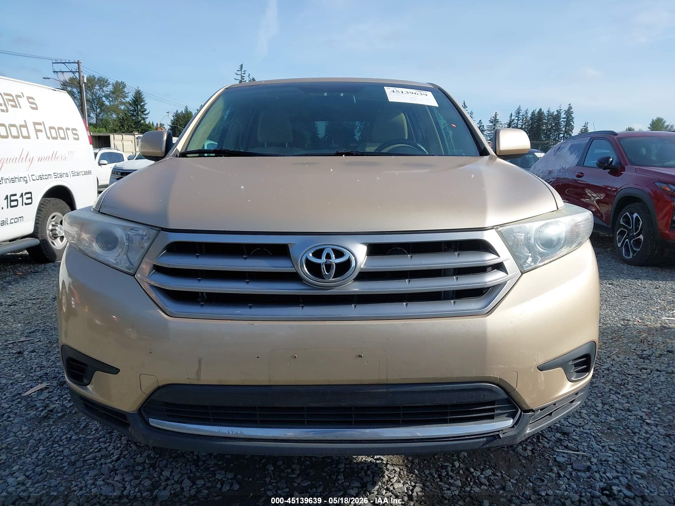 2013 Toyota Highlander Base V6 Золотой vin: 5TDBK3EH3DS212087