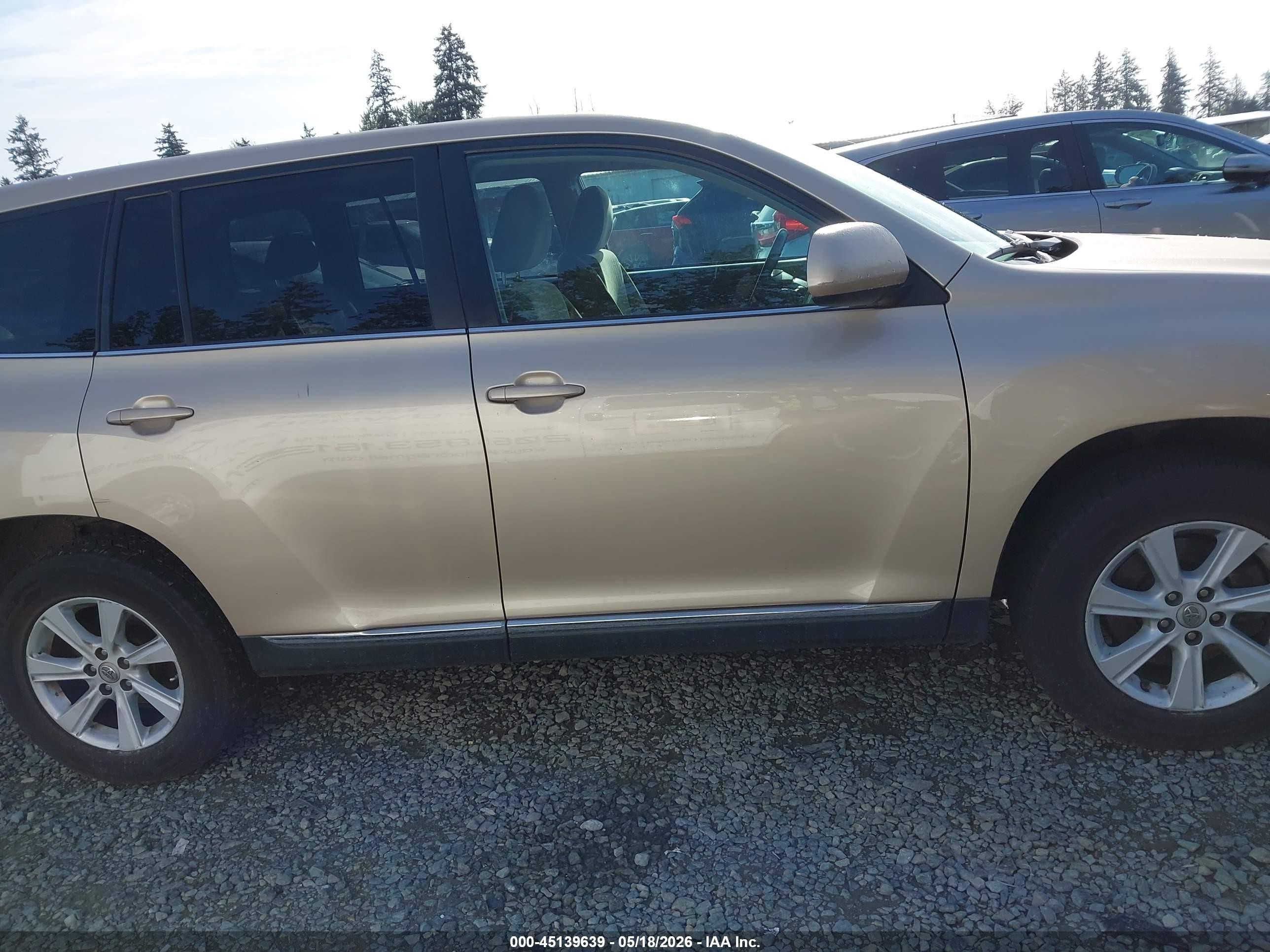 2013 Toyota Highlander Base V6 Золотой vin: 5TDBK3EH3DS212087