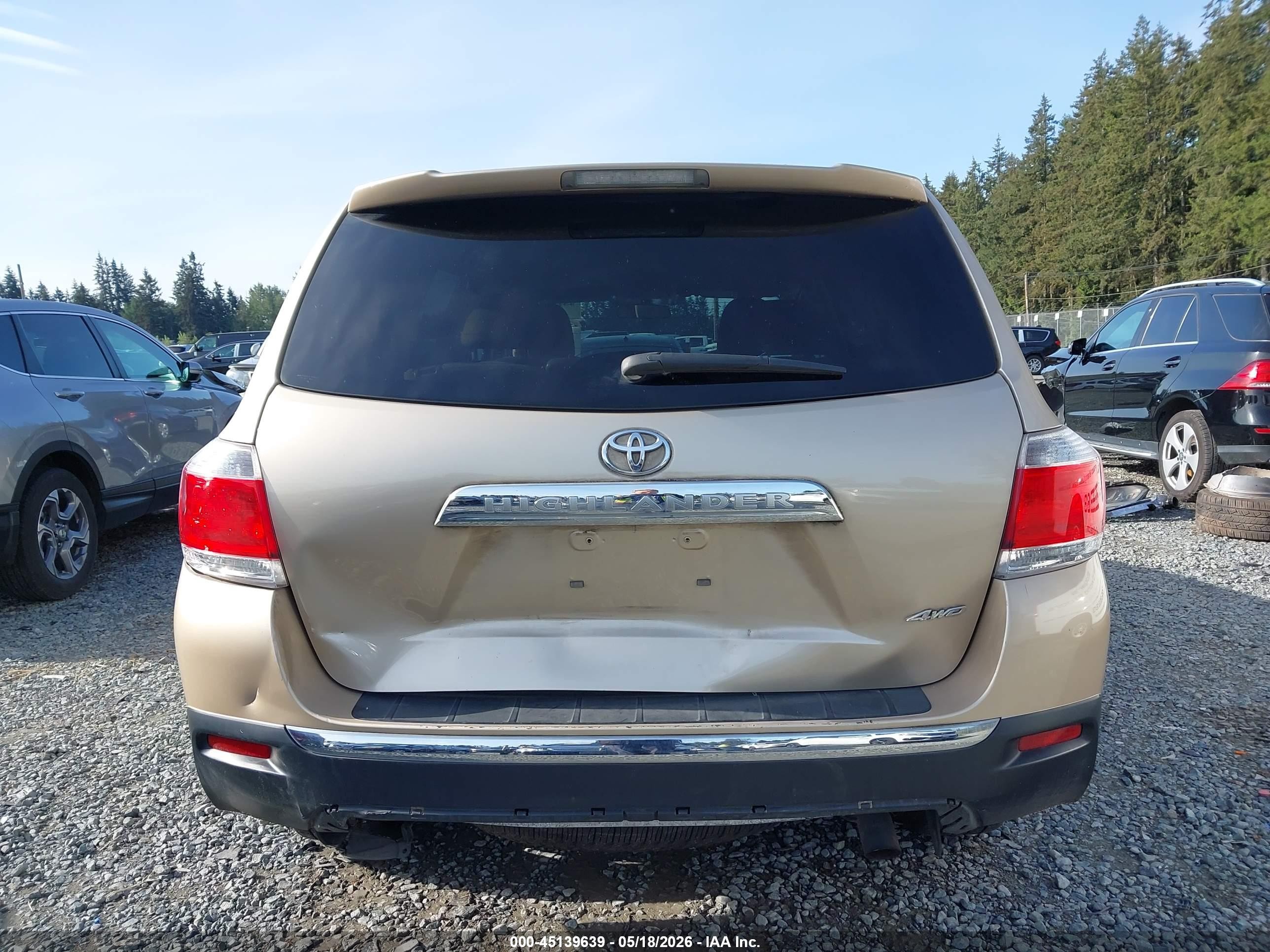 2013 Toyota Highlander Base V6 Золотой vin: 5TDBK3EH3DS212087