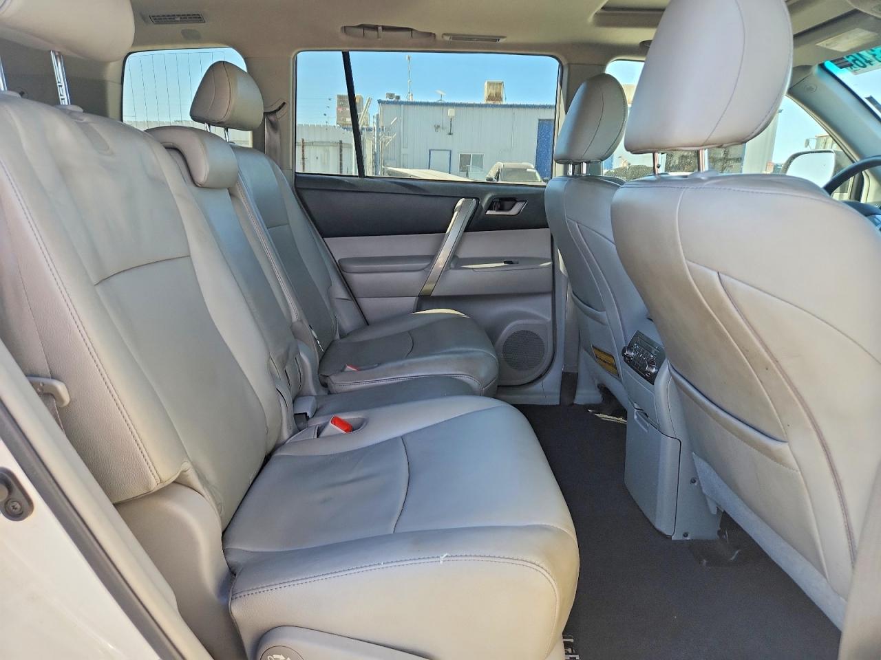 2013 Toyota Highlander Se White vin: 5TDBK3EH3DS218410