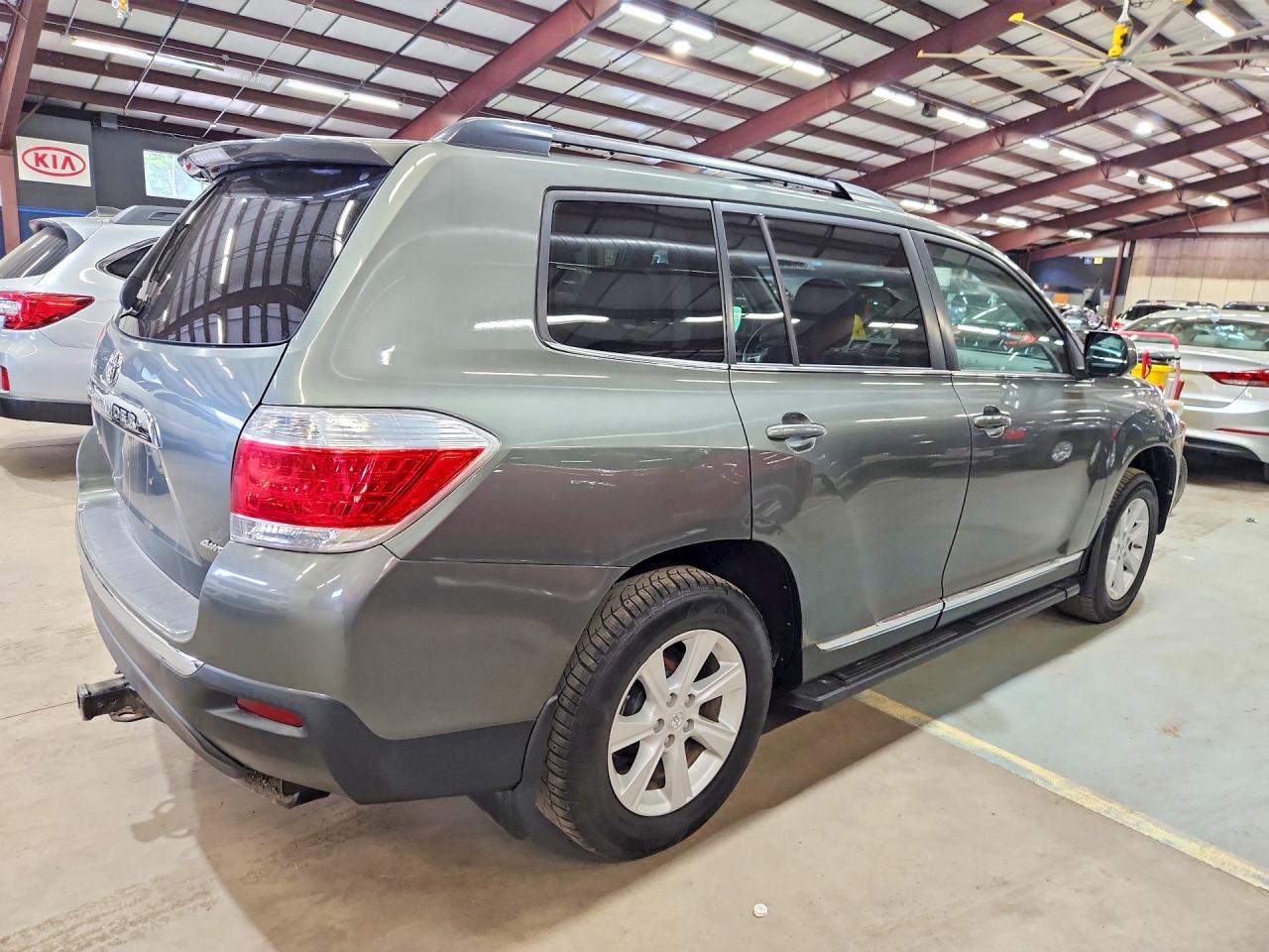 2013 Toyota Highlander Se Зеленый vin: 5TDBK3EH3DS267882