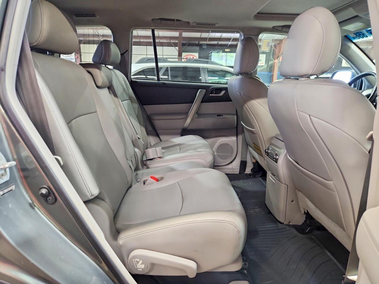 2013 Toyota Highlander Se Зеленый vin: 5TDBK3EH3DS267882