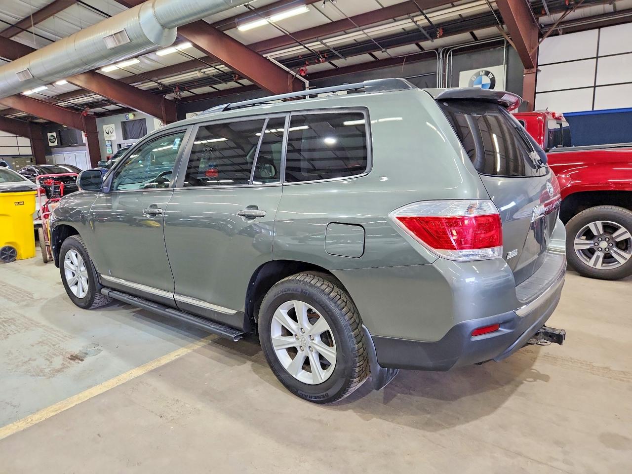2013 Toyota Highlander Se Зеленый vin: 5TDBK3EH3DS267882