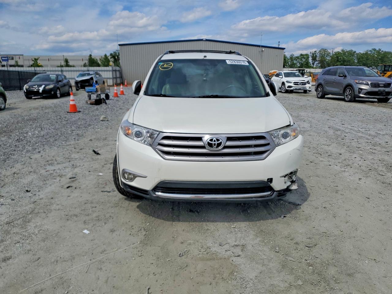 2013 Toyt Highlander Белый vin: 5TDBK3EH3DS273553