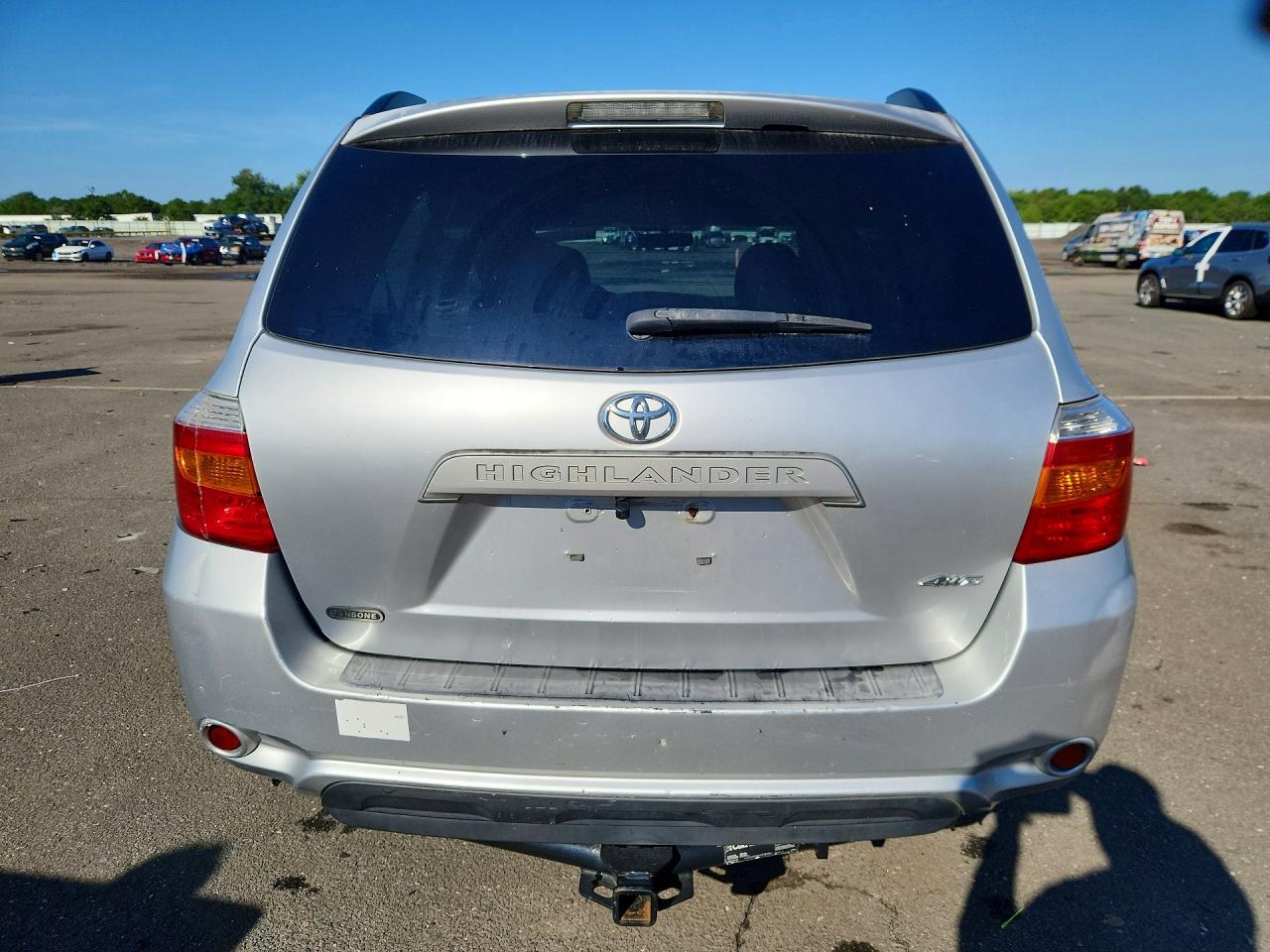 2010 Toyota Highlander Base Silver vin: 5TDBK3EH4AS005008