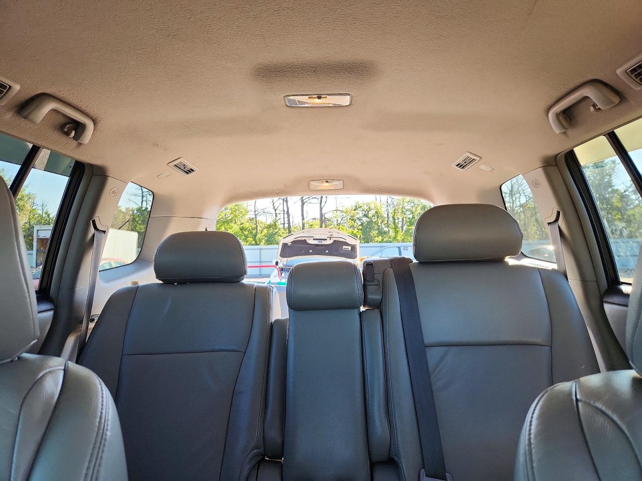 2010 Toyota Highlander Base Silver vin: 5TDBK3EH4AS005008