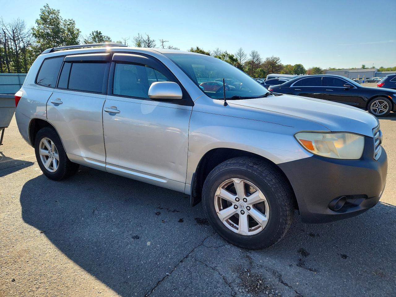 2010 Toyota Highlander Base Silver vin: 5TDBK3EH4AS005008