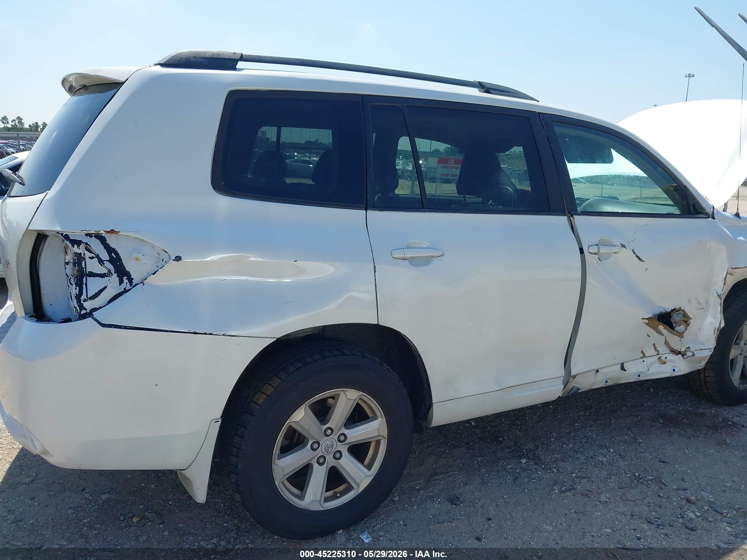 2010 Toyota Highlander Base V6 White vin: 5TDBK3EH4AS005574