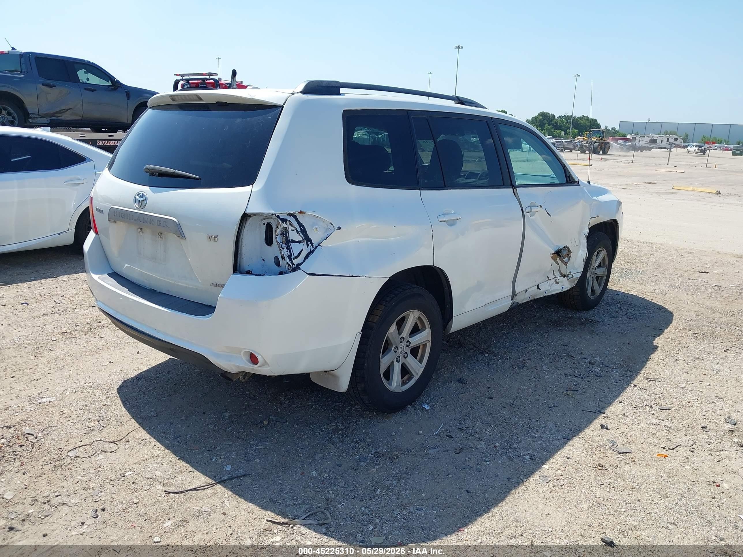 2010 Toyota Highlander Base V6 White vin: 5TDBK3EH4AS005574