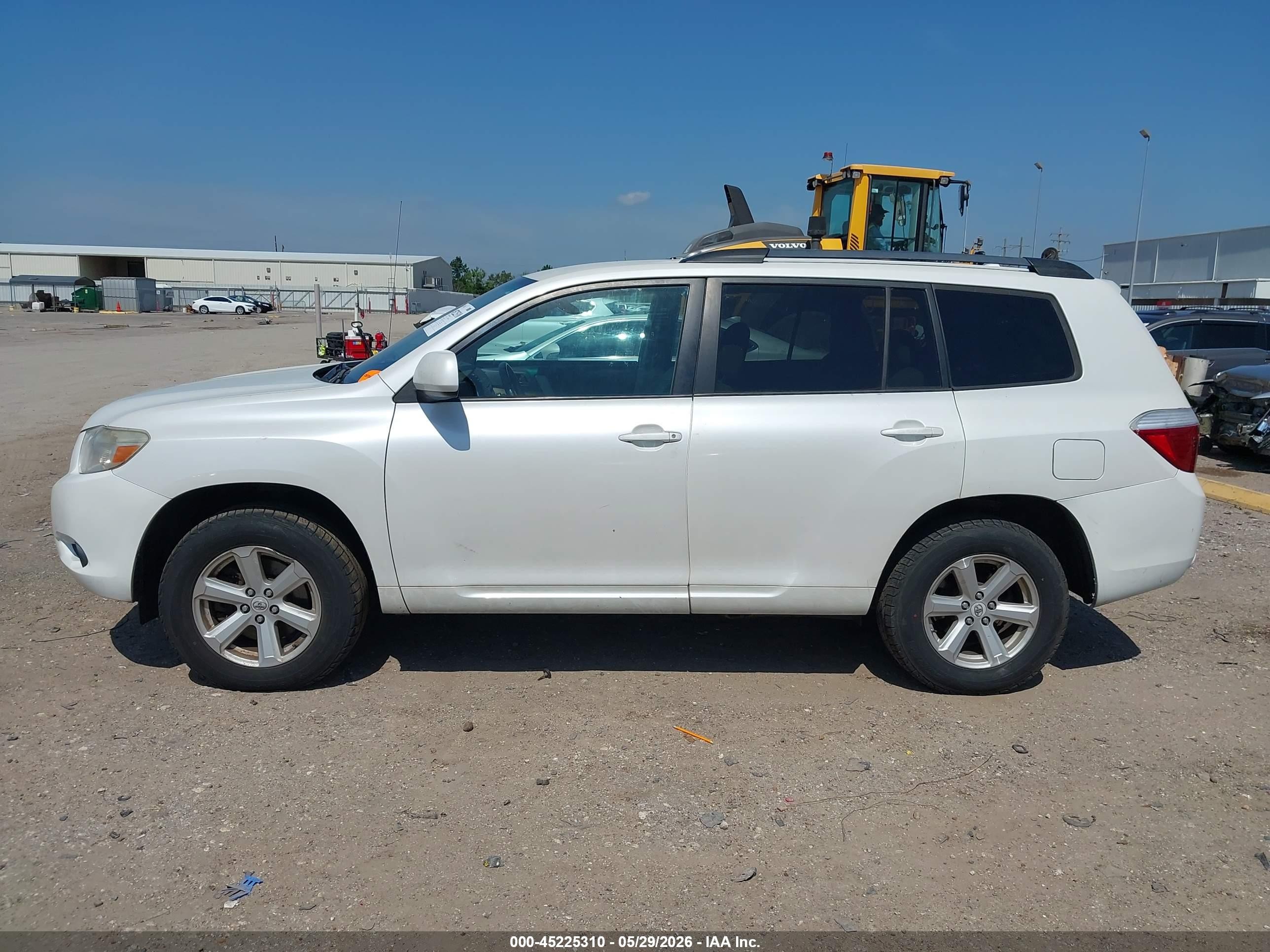 2010 Toyota Highlander Base V6 White vin: 5TDBK3EH4AS005574
