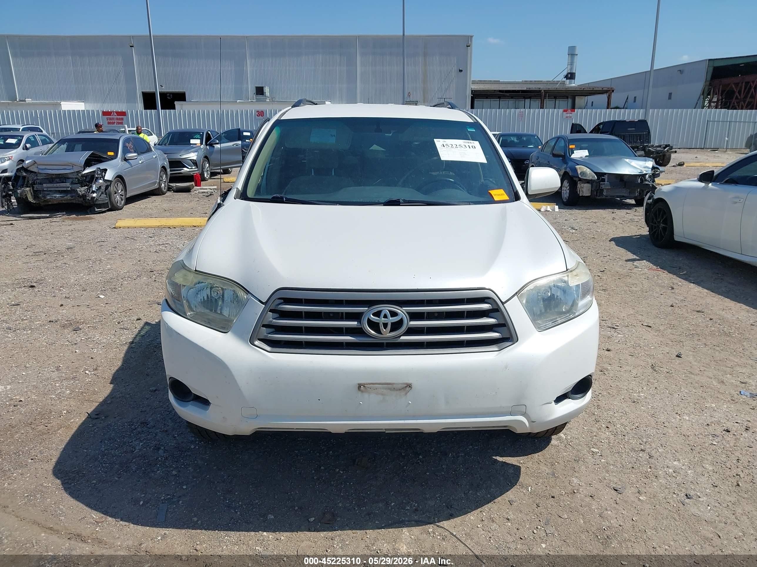 2010 Toyota Highlander Base V6 White vin: 5TDBK3EH4AS005574