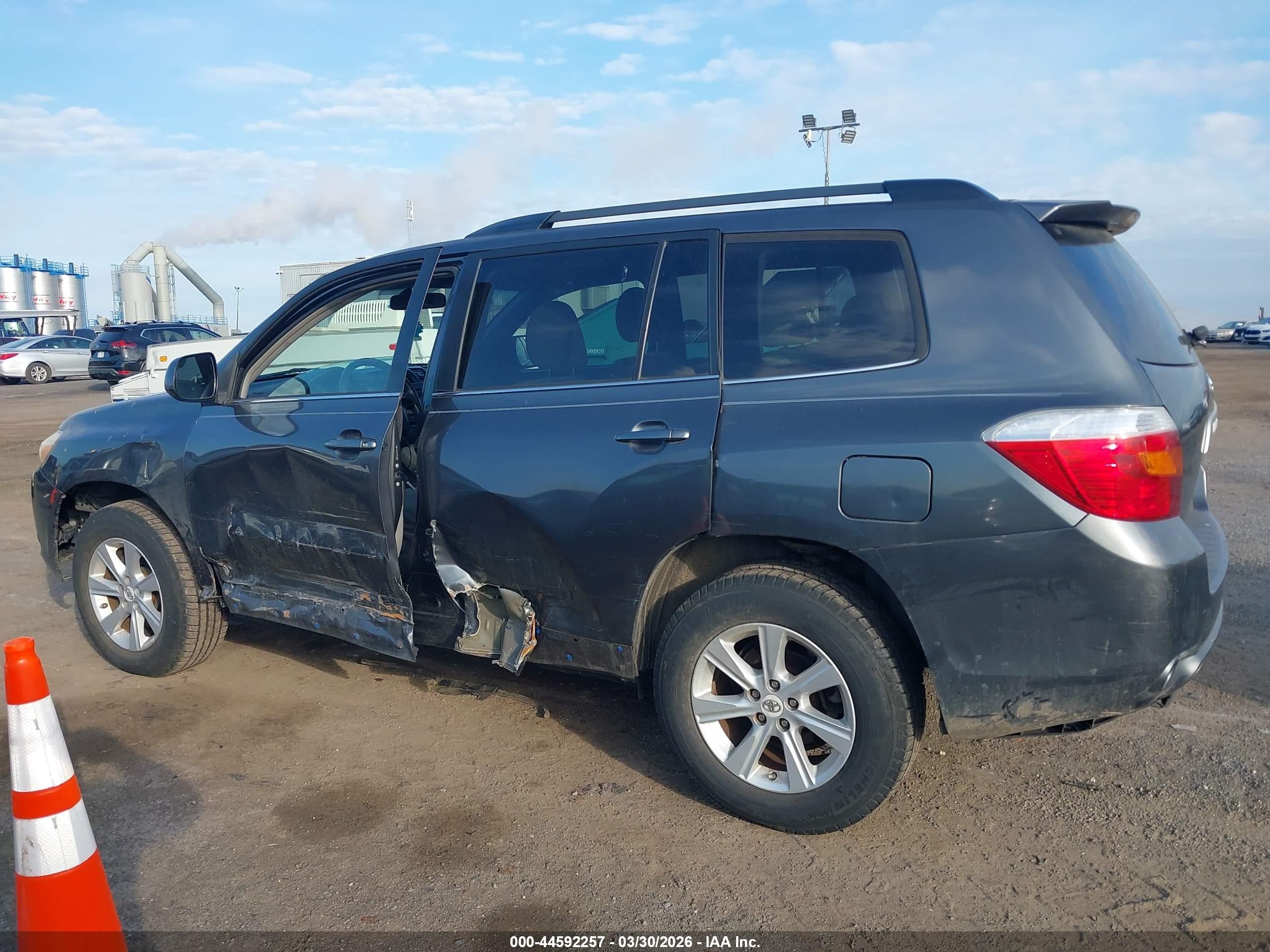 2011 Toyota Highlander Base V6 Gray vin: 5TDBK3EH4BS044098