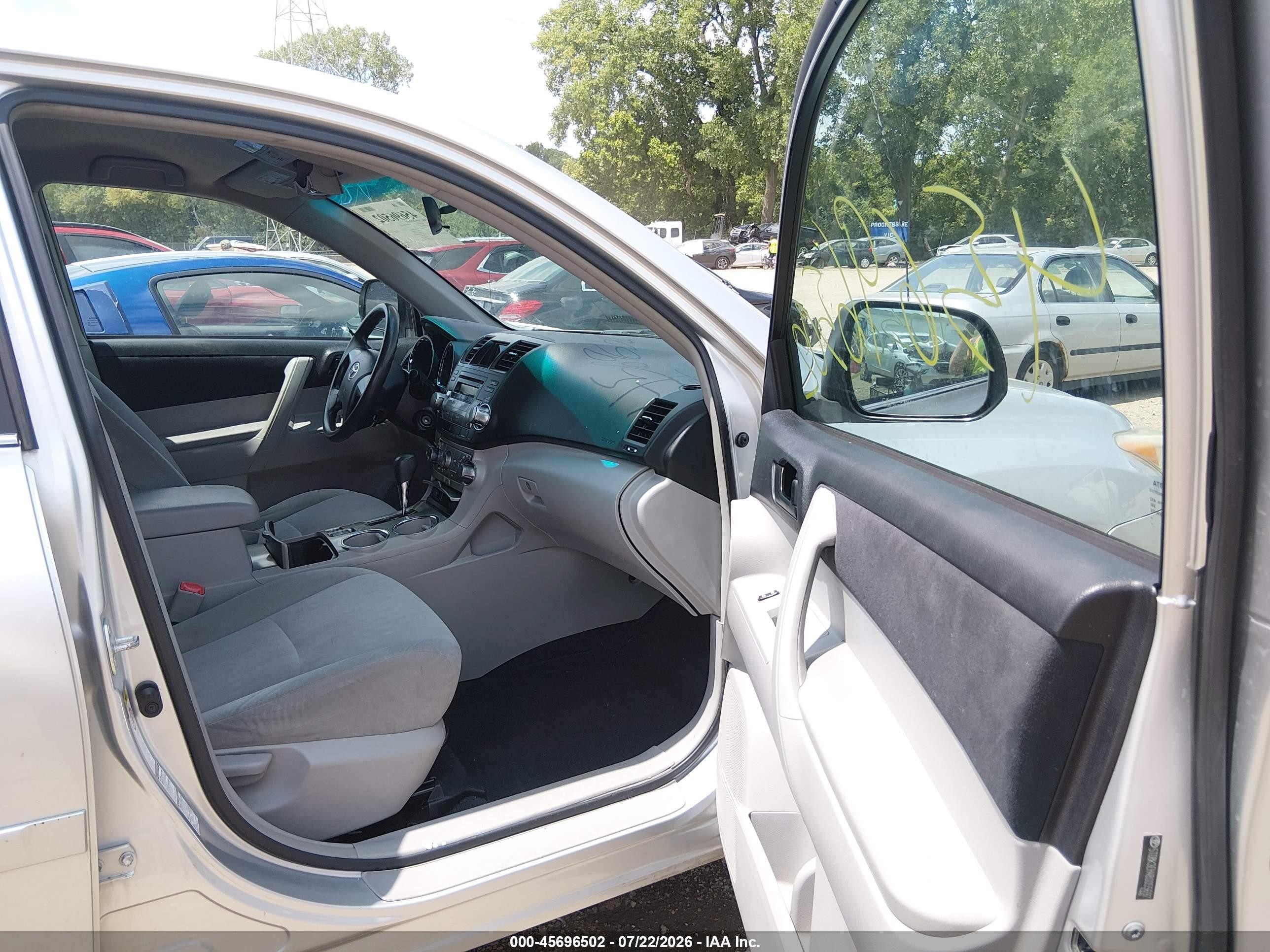 2011 Toyota Highlander Base V6 Silver vin: 5TDBK3EH4BS055697