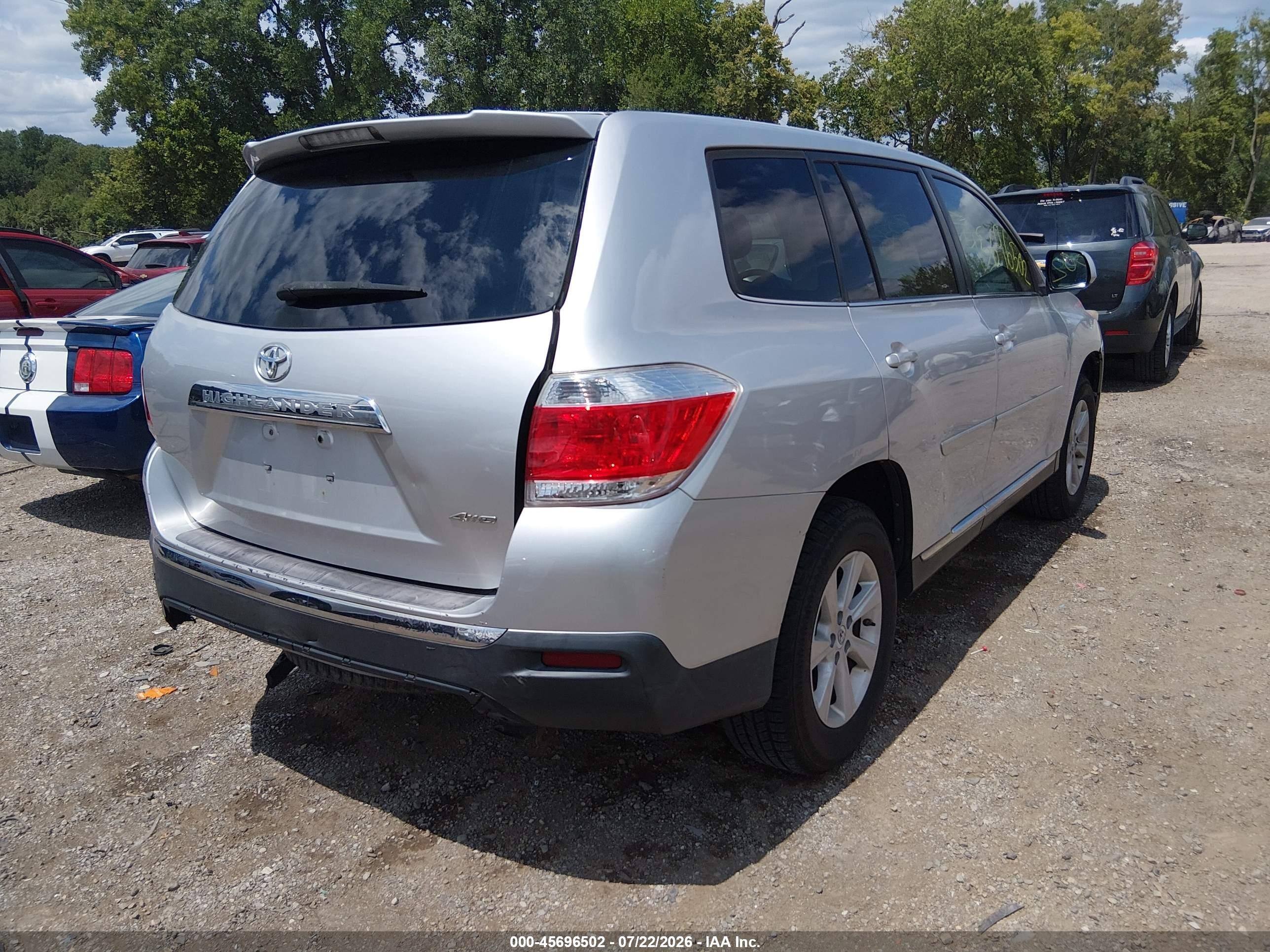 2011 Toyota Highlander Base V6 Silver vin: 5TDBK3EH4BS055697