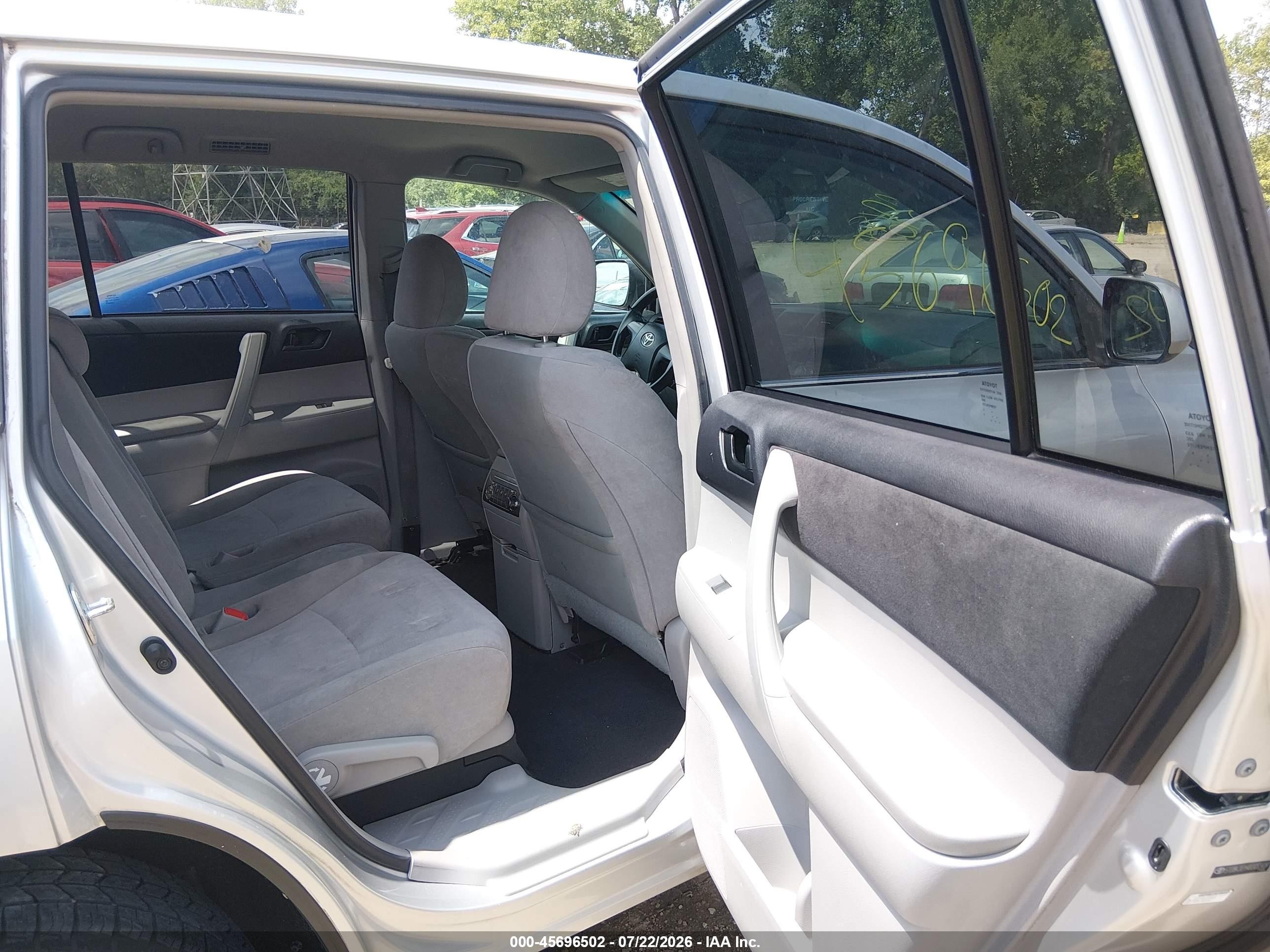 2011 Toyota Highlander Base V6 Silver vin: 5TDBK3EH4BS055697