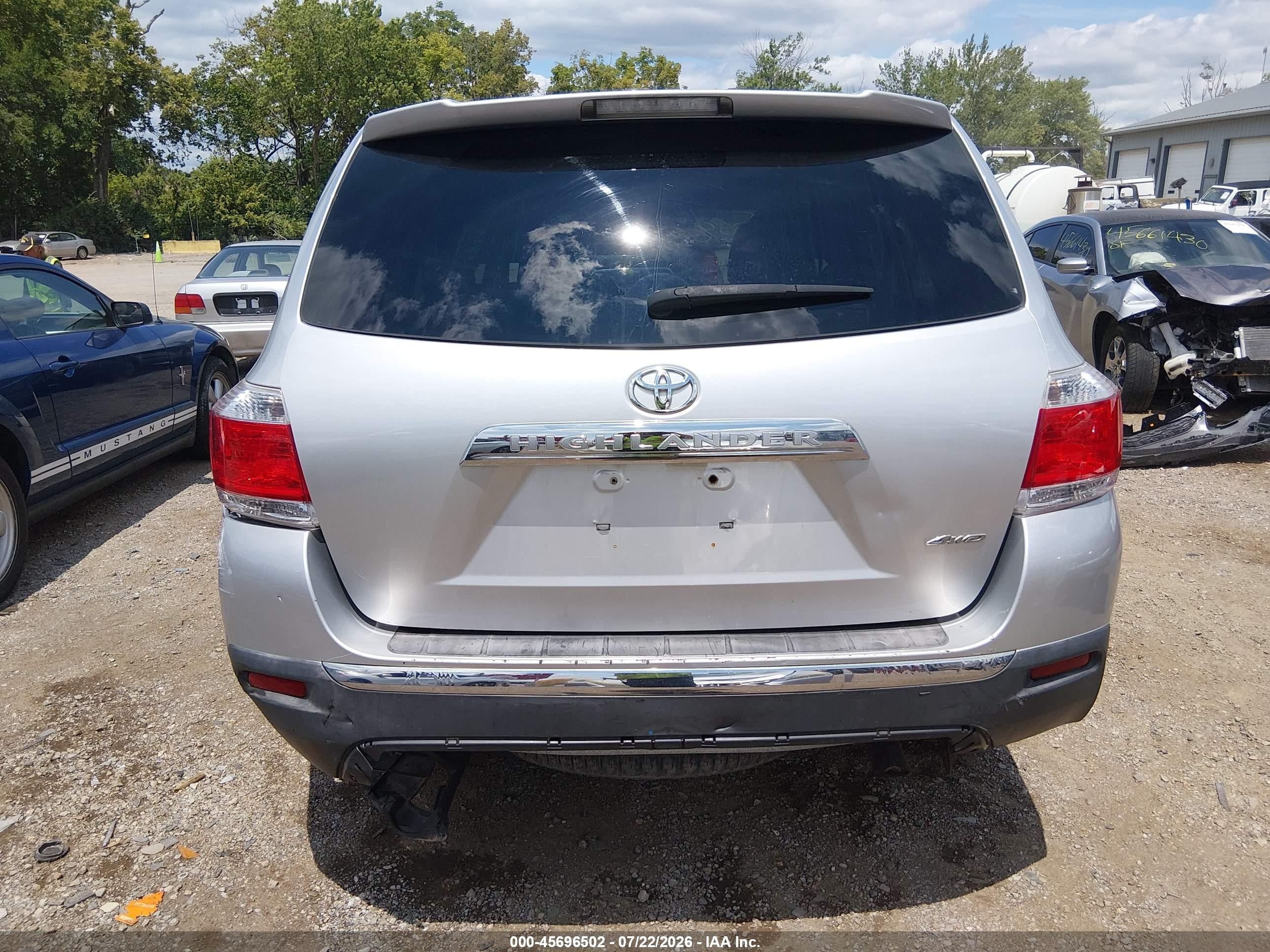 2011 Toyota Highlander Base V6 Silver vin: 5TDBK3EH4BS055697