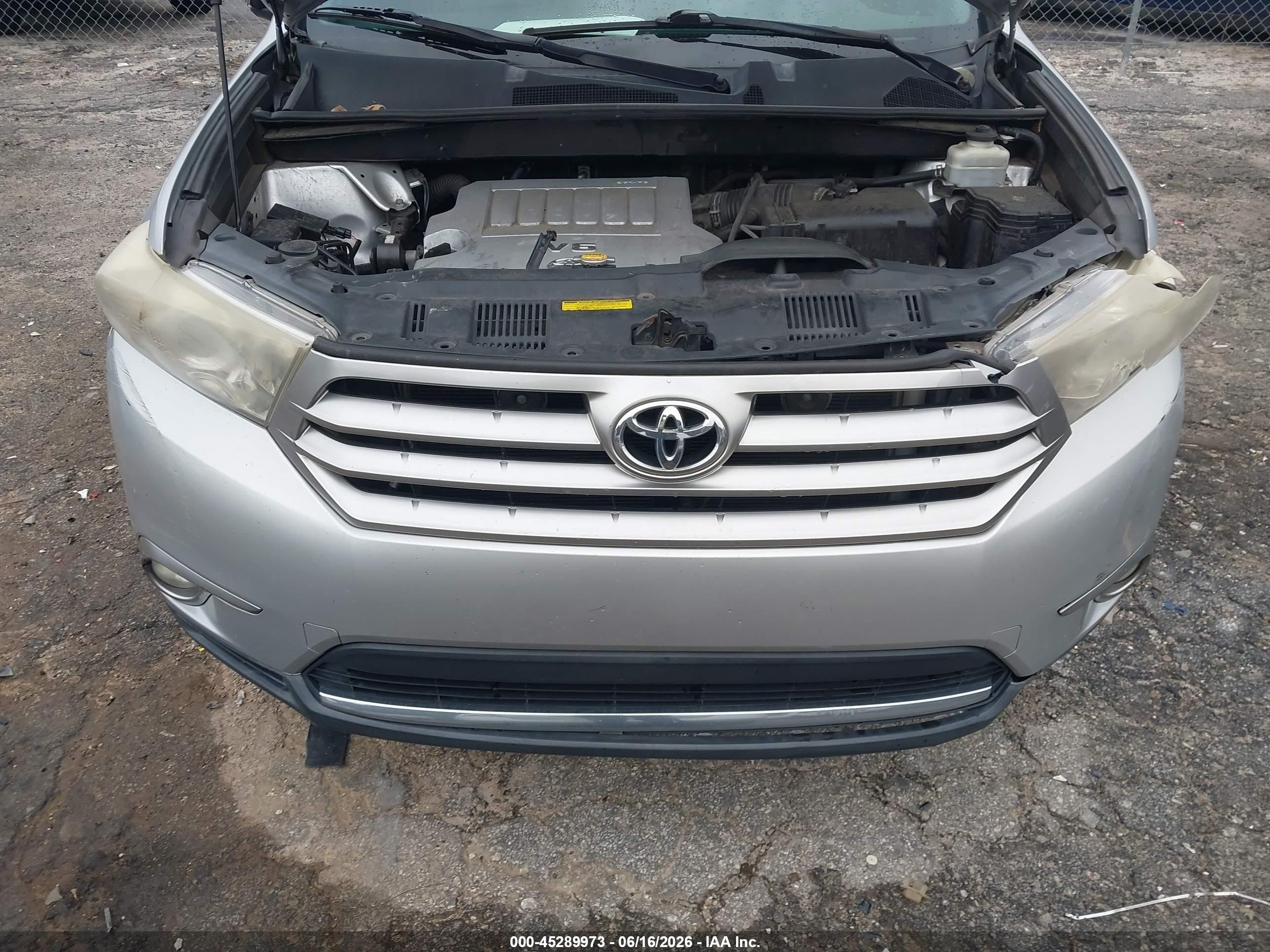 2011 Toyota Highlander Se V6 Серебряный vin: 5TDBK3EH4BS056851
