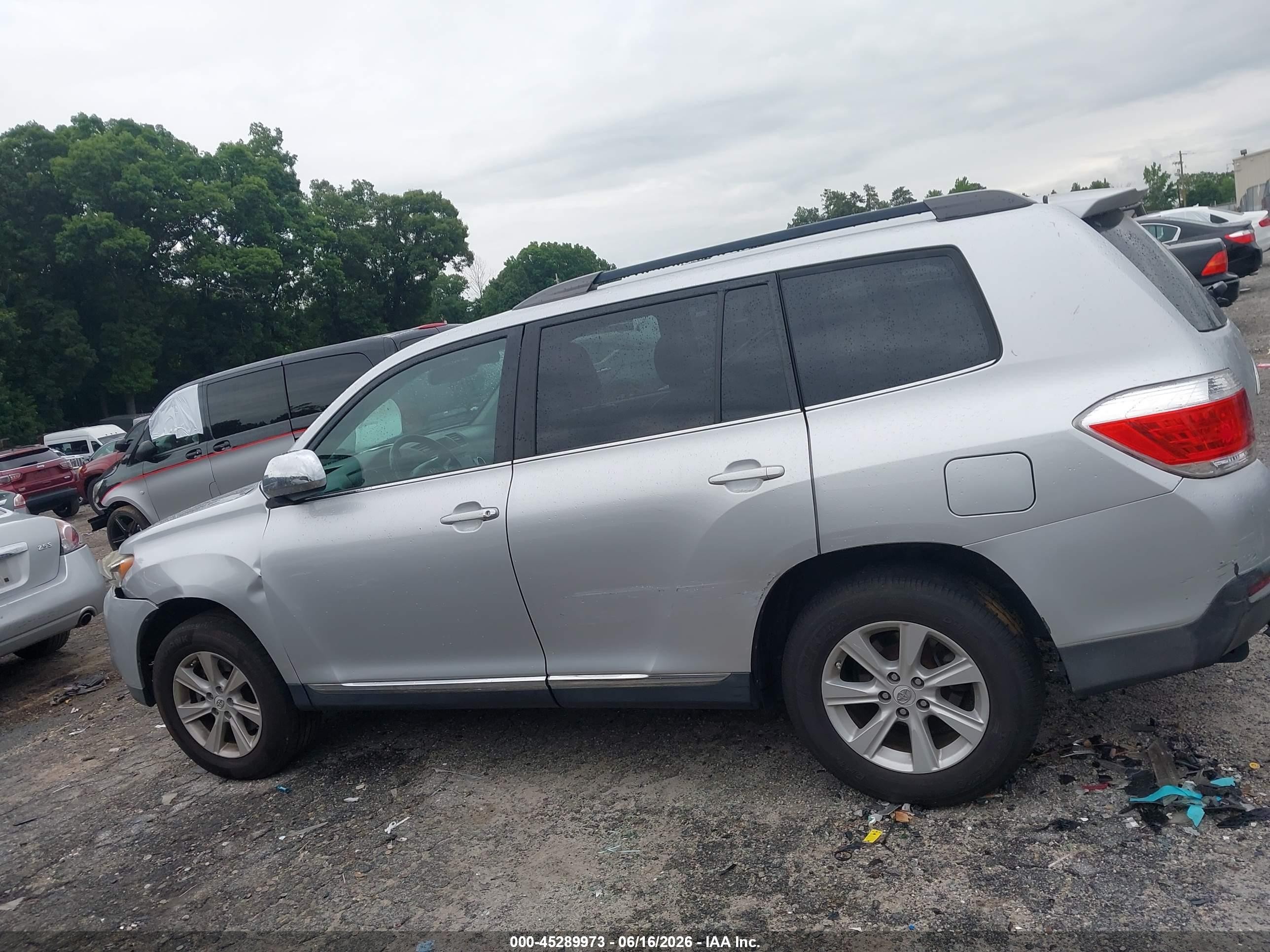 2011 Toyota Highlander Se V6 Серебряный vin: 5TDBK3EH4BS056851