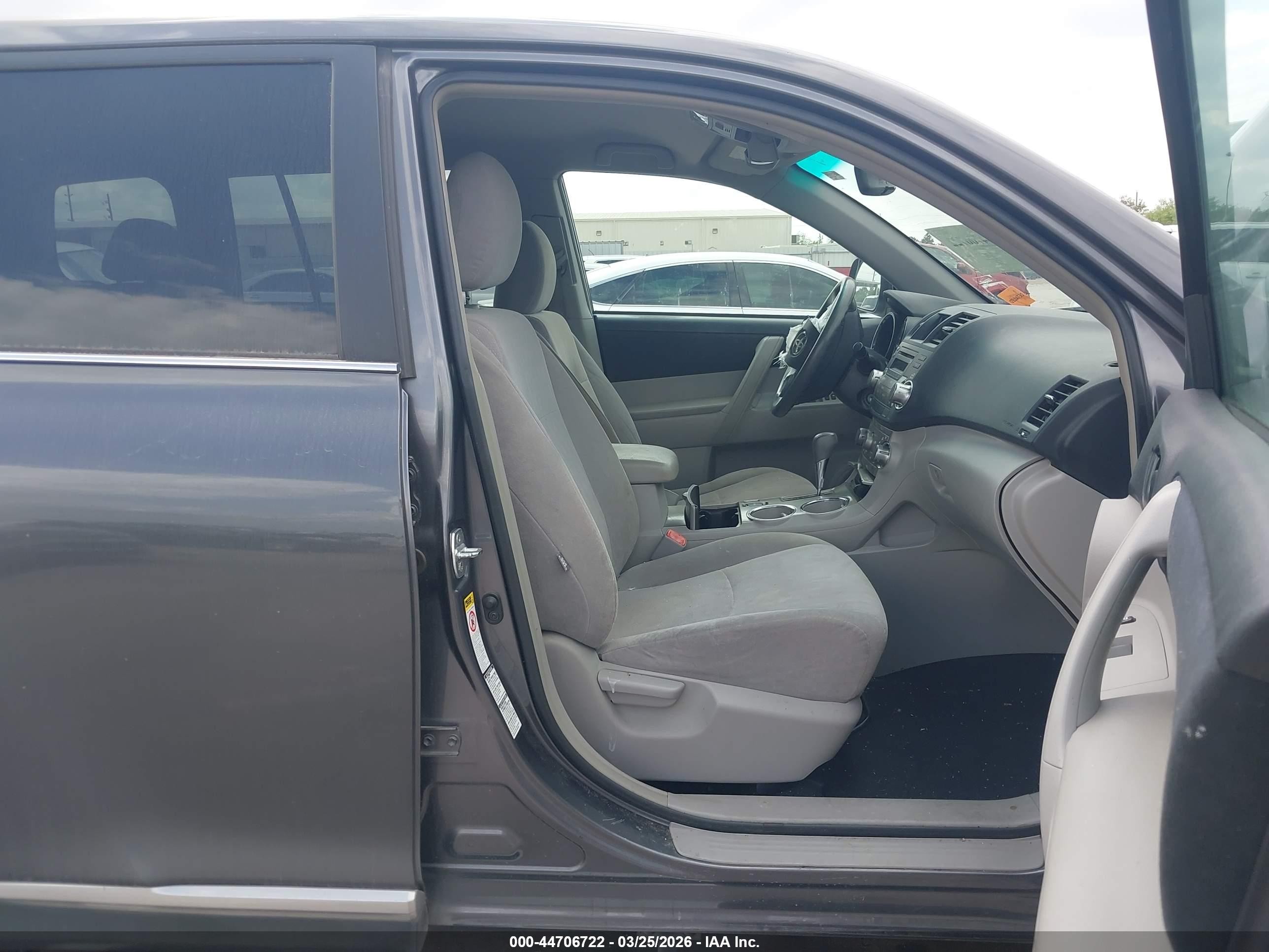 2011 Toyota Highlander Base V6 Gray vin: 5TDBK3EH4BS057949