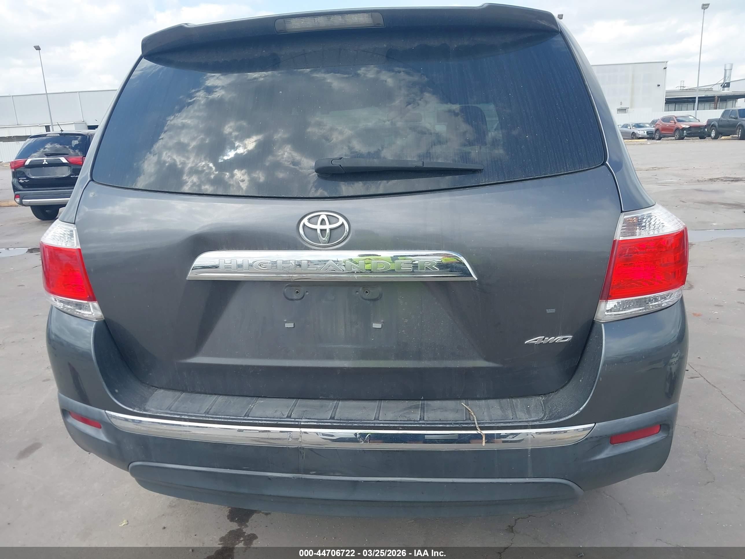 2011 Toyota Highlander Base V6 Gray vin: 5TDBK3EH4BS057949