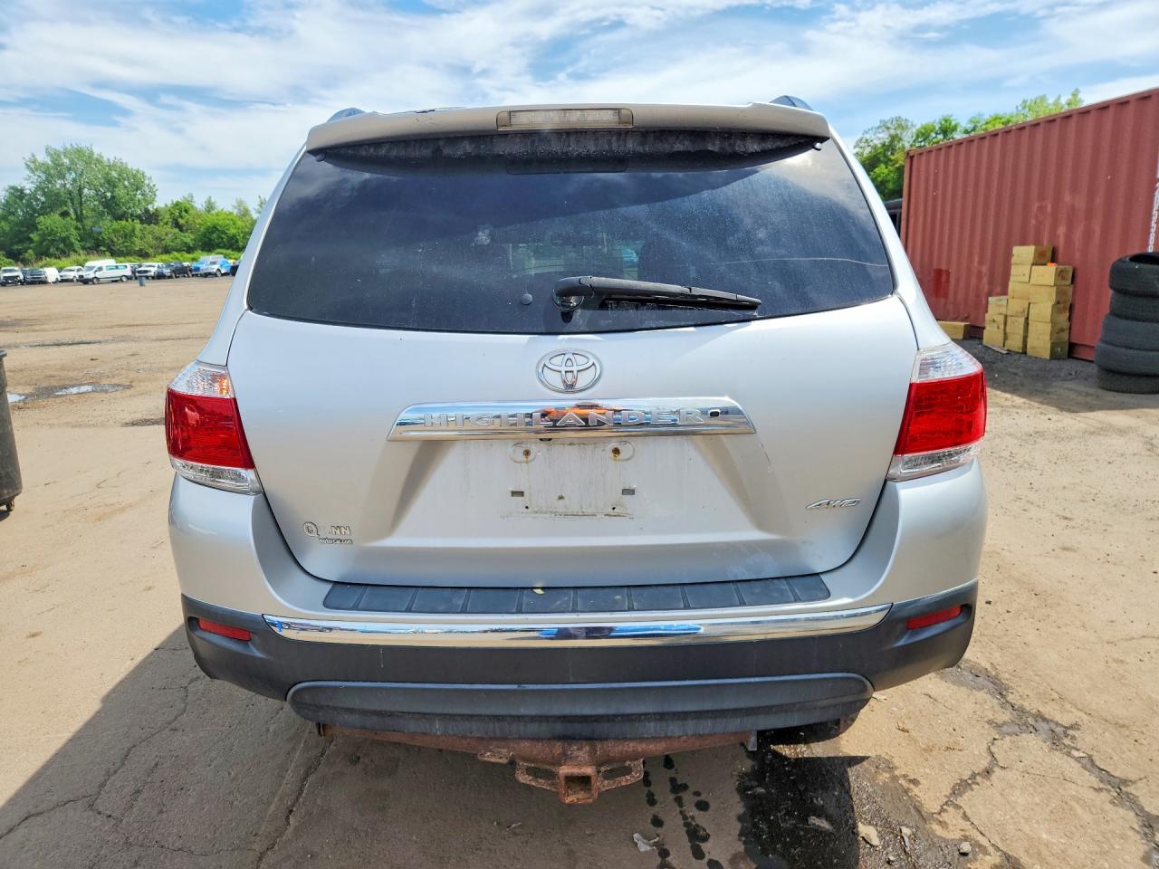 2011 Toyota Highlander Base Silver vin: 5TDBK3EH4BS065890