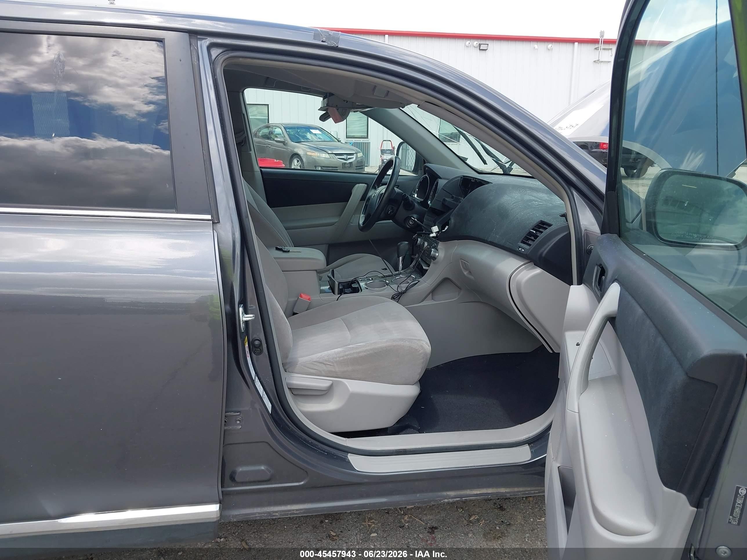 2011 Toyota Highlander Base V6 Gray vin: 5TDBK3EH4BS071138