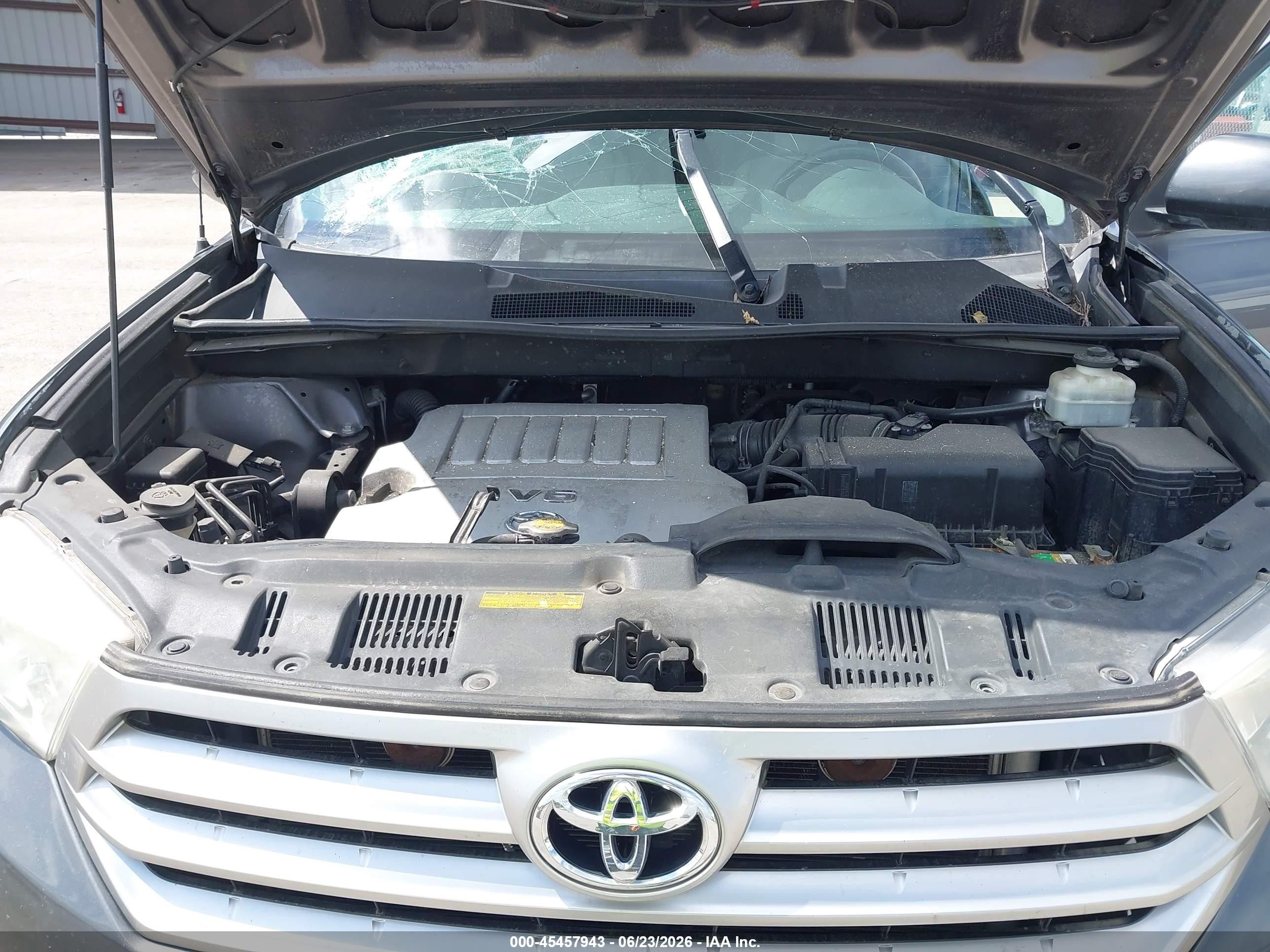 2011 Toyota Highlander Base V6 Gray vin: 5TDBK3EH4BS071138