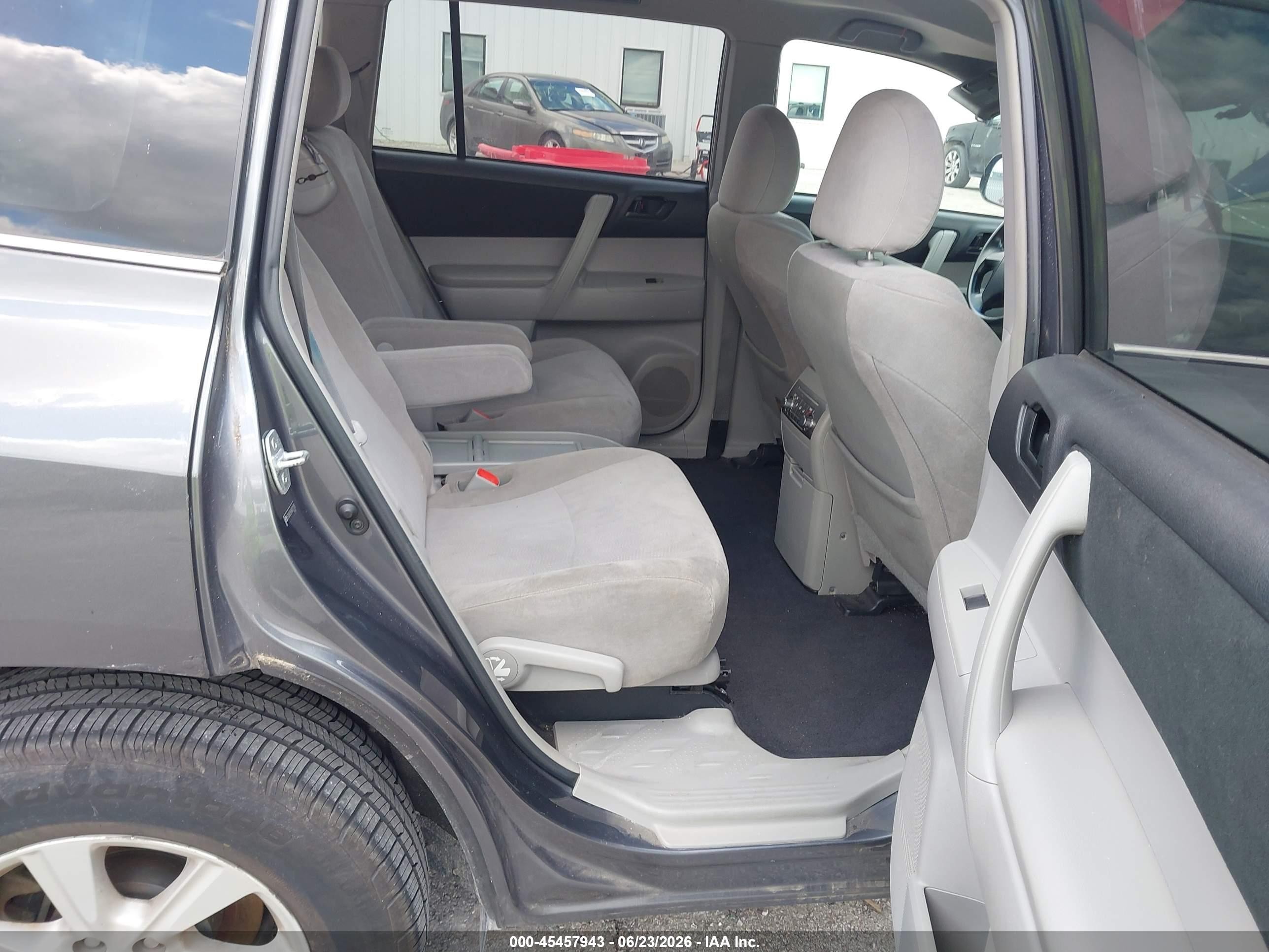 2011 Toyota Highlander Base V6 Gray vin: 5TDBK3EH4BS071138