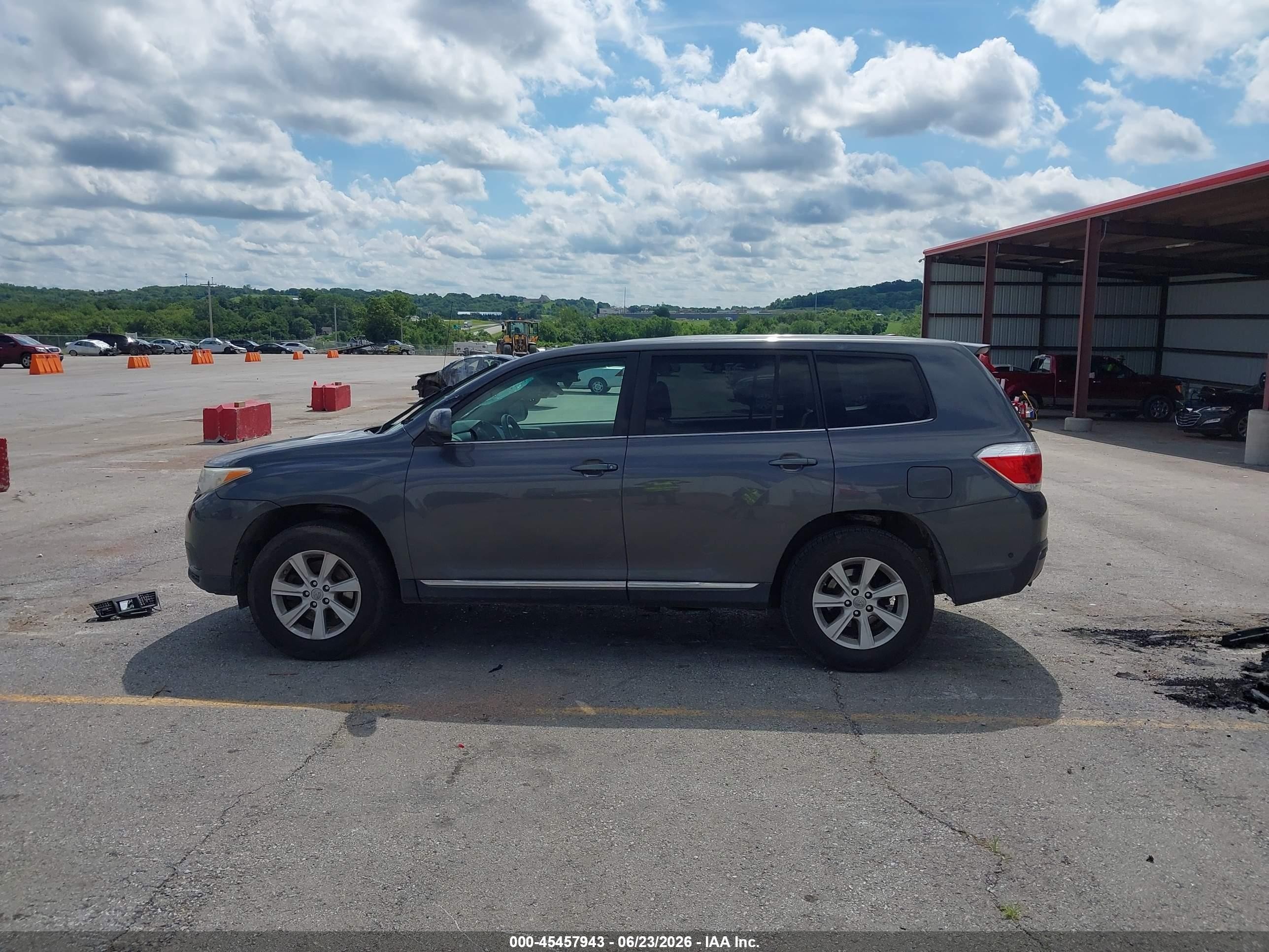 2011 Toyota Highlander Base V6 Gray vin: 5TDBK3EH4BS071138