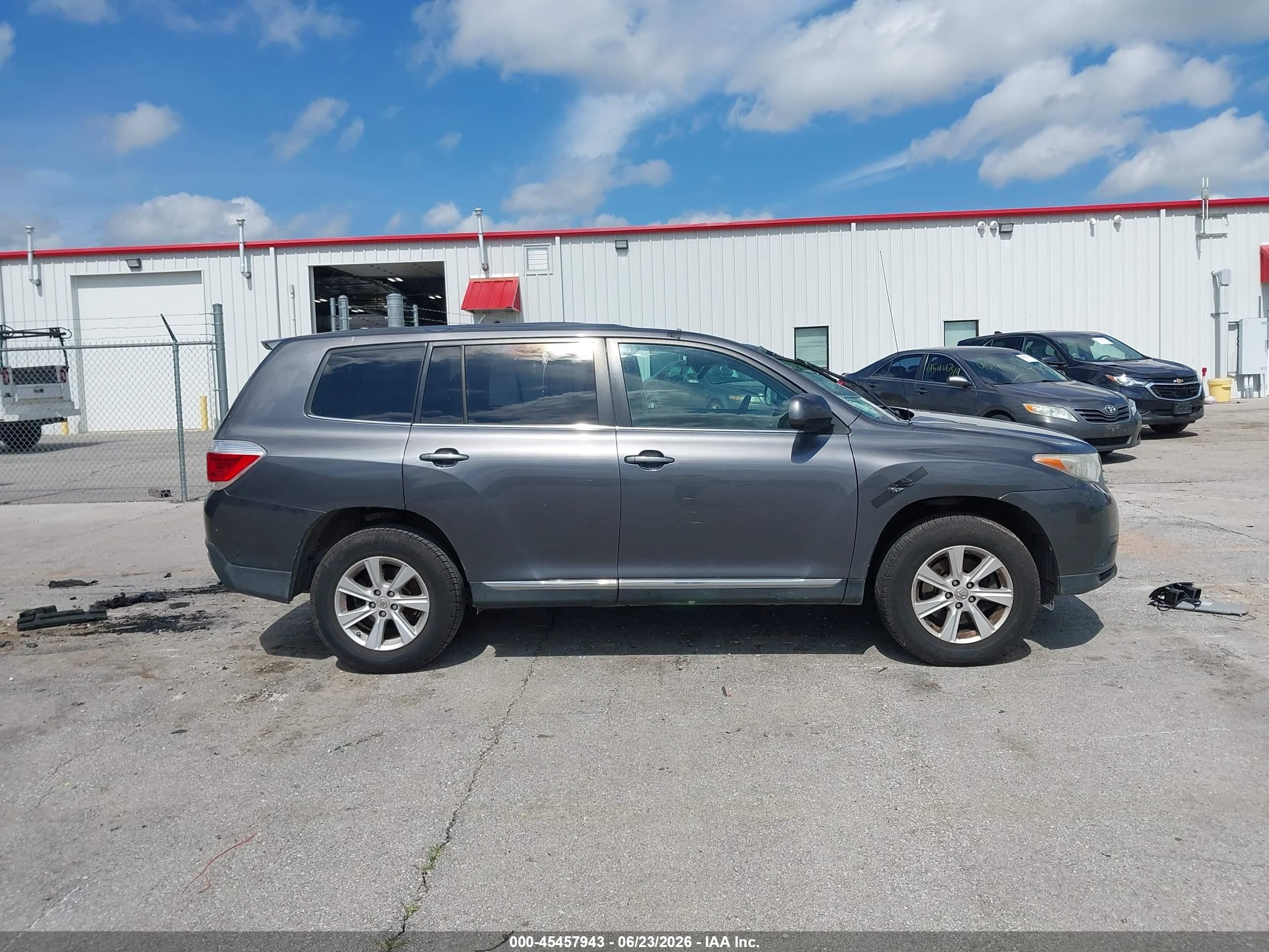 2011 Toyota Highlander Base V6 Gray vin: 5TDBK3EH4BS071138