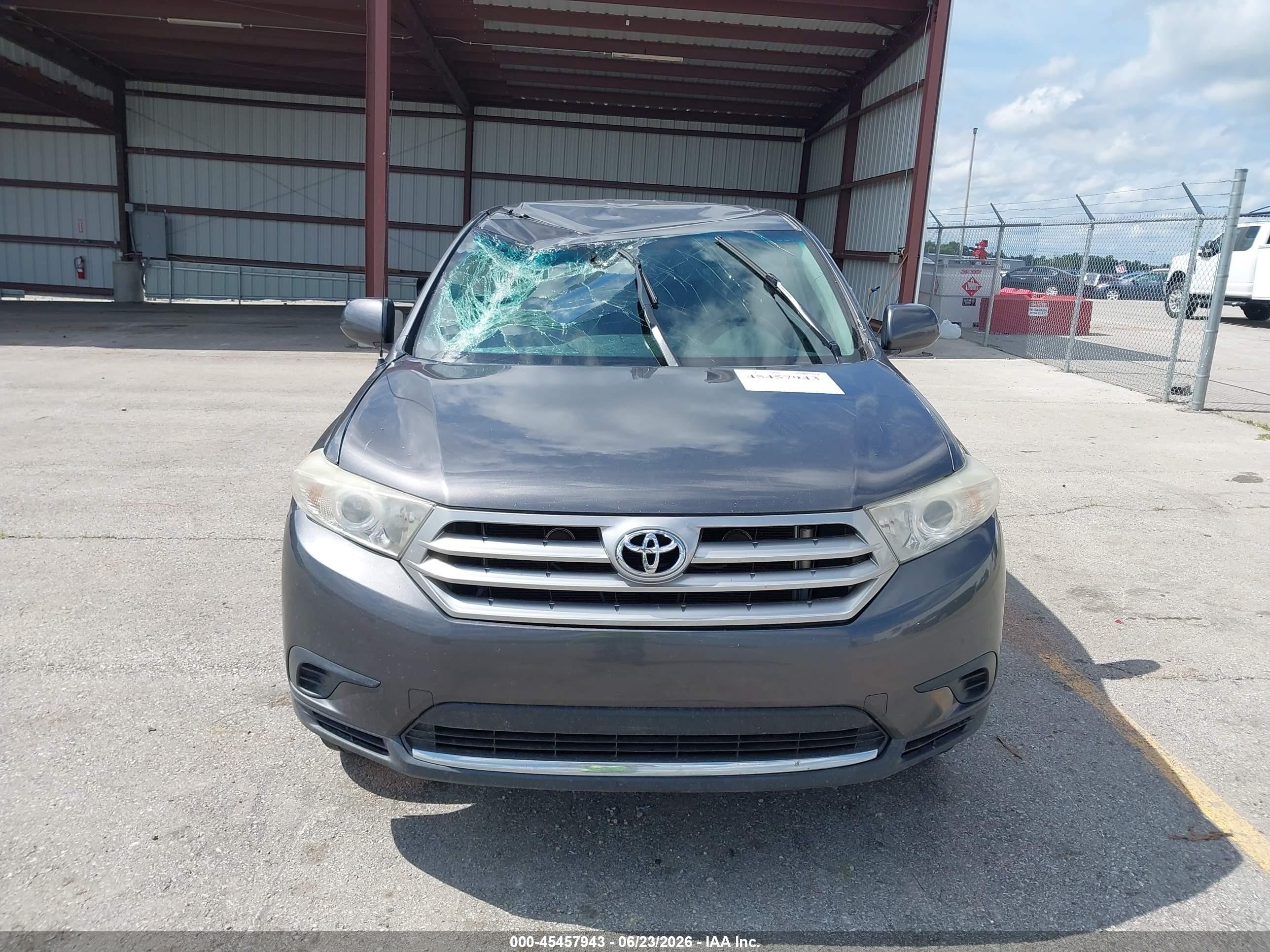 2011 Toyota Highlander Base V6 Gray vin: 5TDBK3EH4BS071138