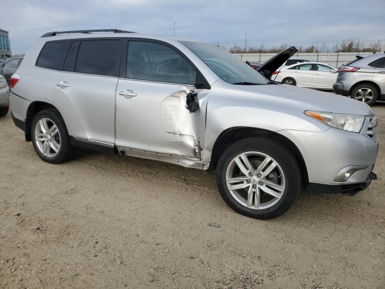 2011 Toyota Highlander Base Silver vin: 5TDBK3EH4BS089235
