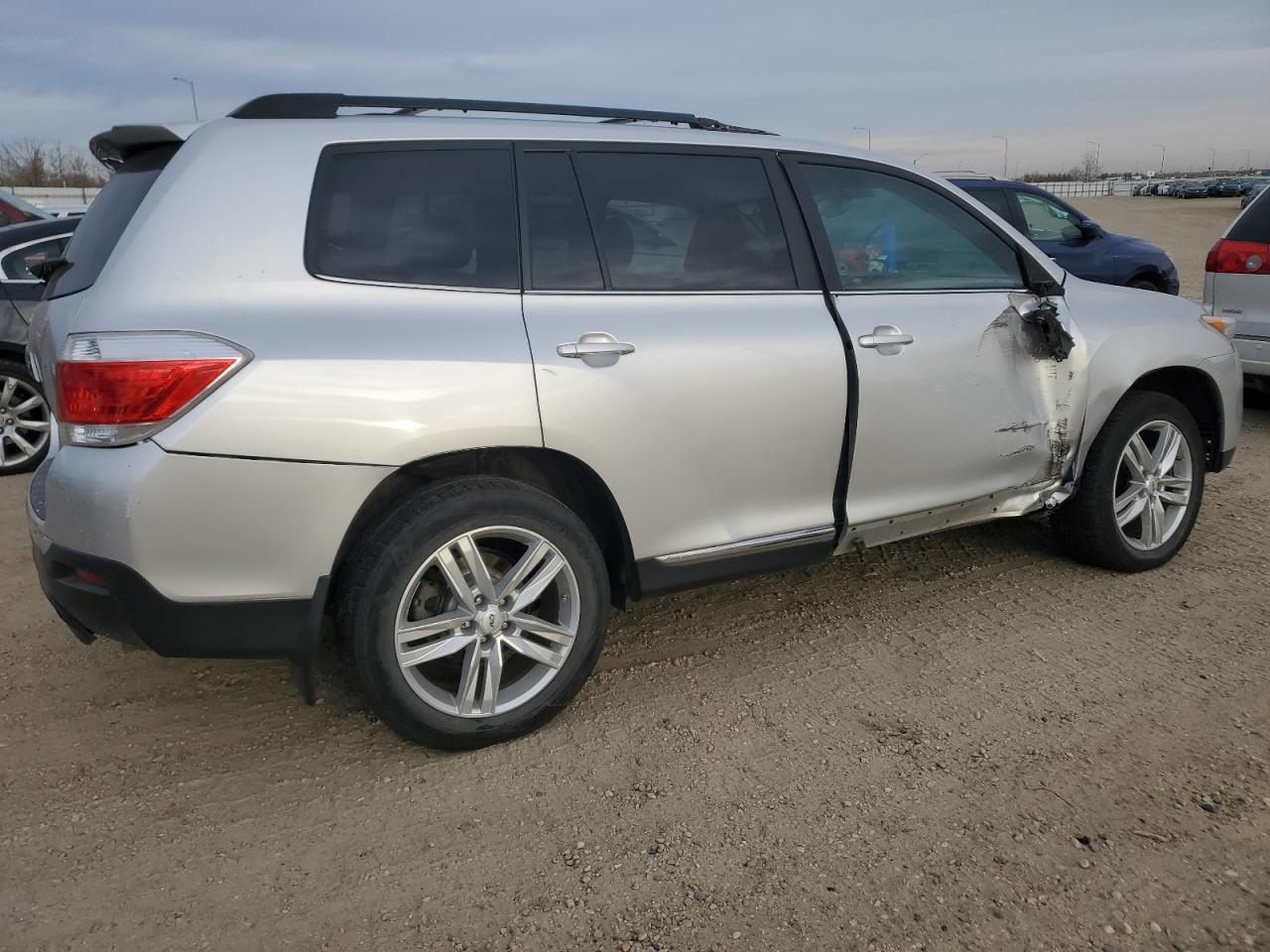 2011 Toyota Highlander Base Silver vin: 5TDBK3EH4BS089235