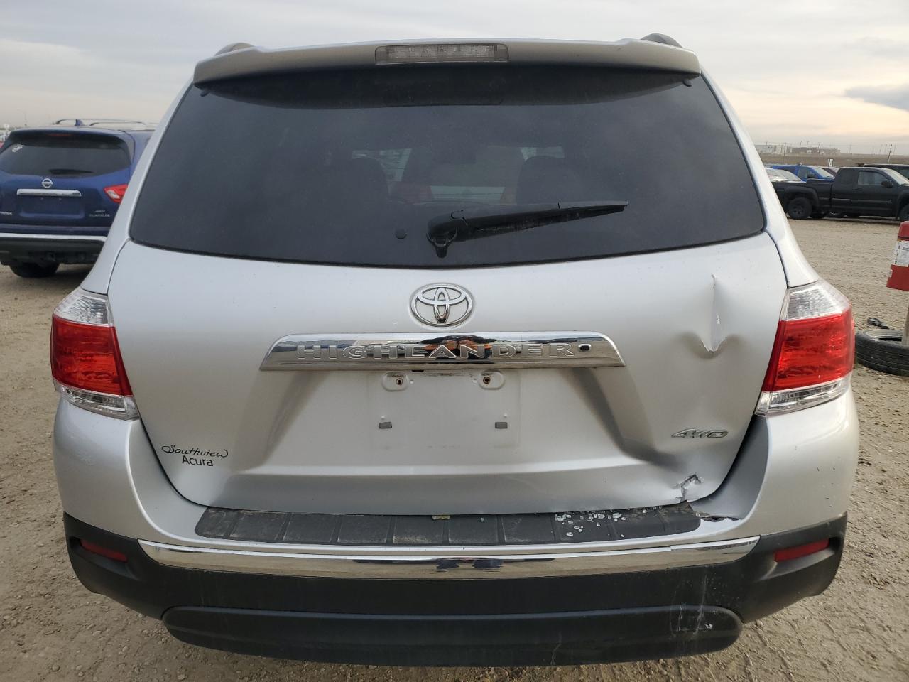 2011 Toyota Highlander Base Silver vin: 5TDBK3EH4BS089235