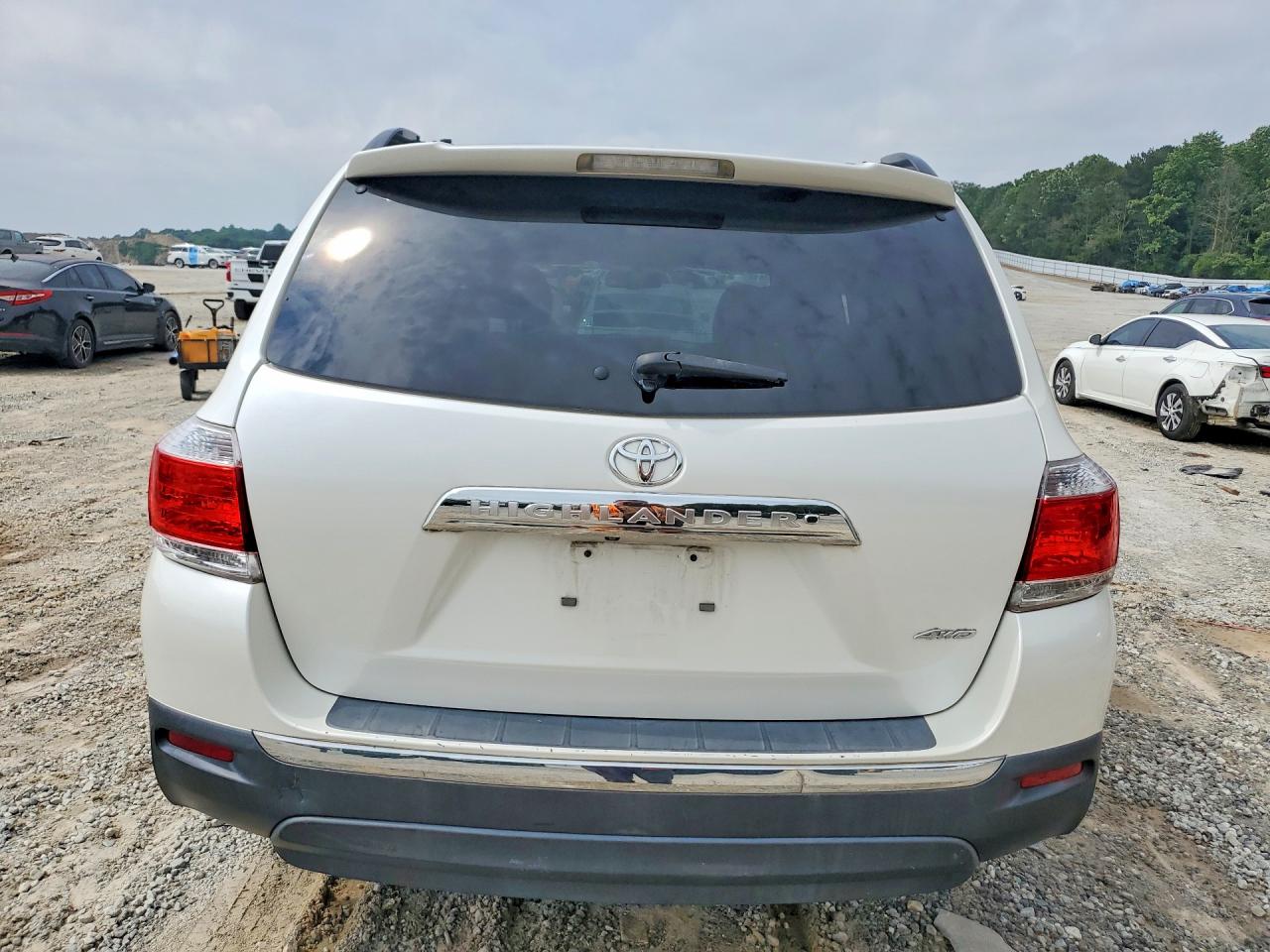2012 Toyota Highlander Se White vin: 5TDBK3EH4CS112014