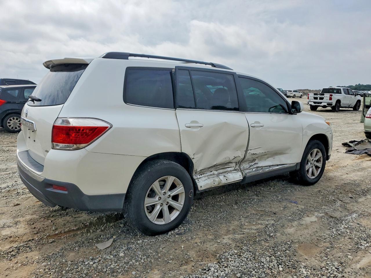 2012 Toyota Highlander Se White vin: 5TDBK3EH4CS112014