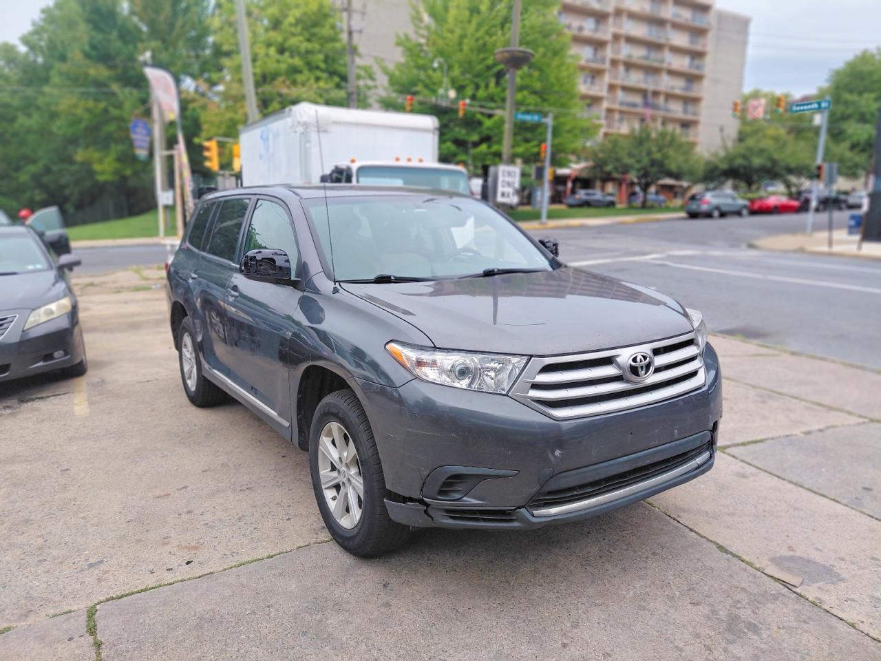 2012 Toyota Highlander Base Серый vin: 5TDBK3EH4CS133719