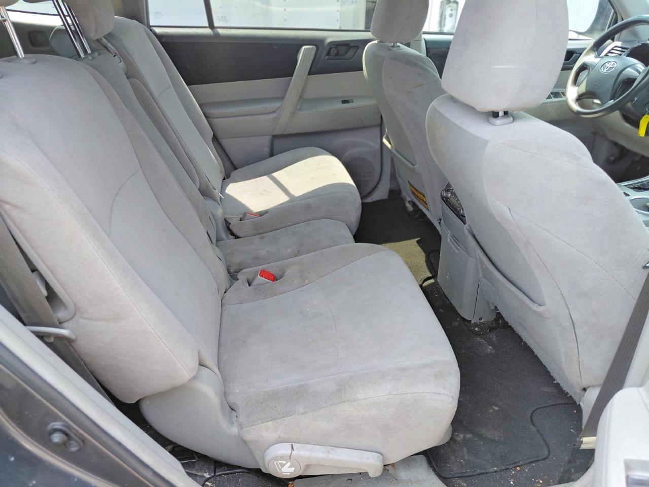 2012 Toyota Highlander Base Серый vin: 5TDBK3EH4CS133719