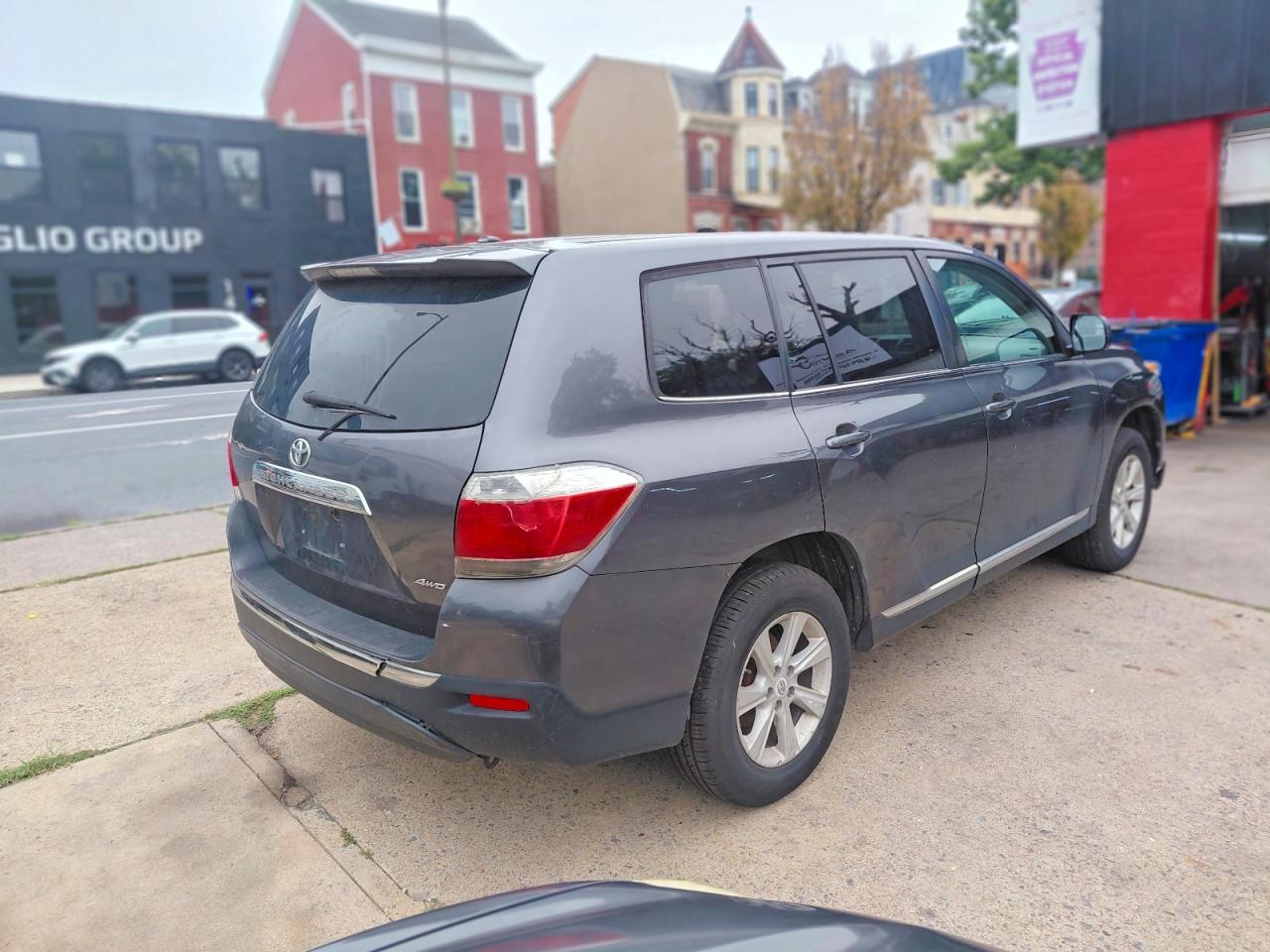 2012 Toyota Highlander Base Серый vin: 5TDBK3EH4CS133719