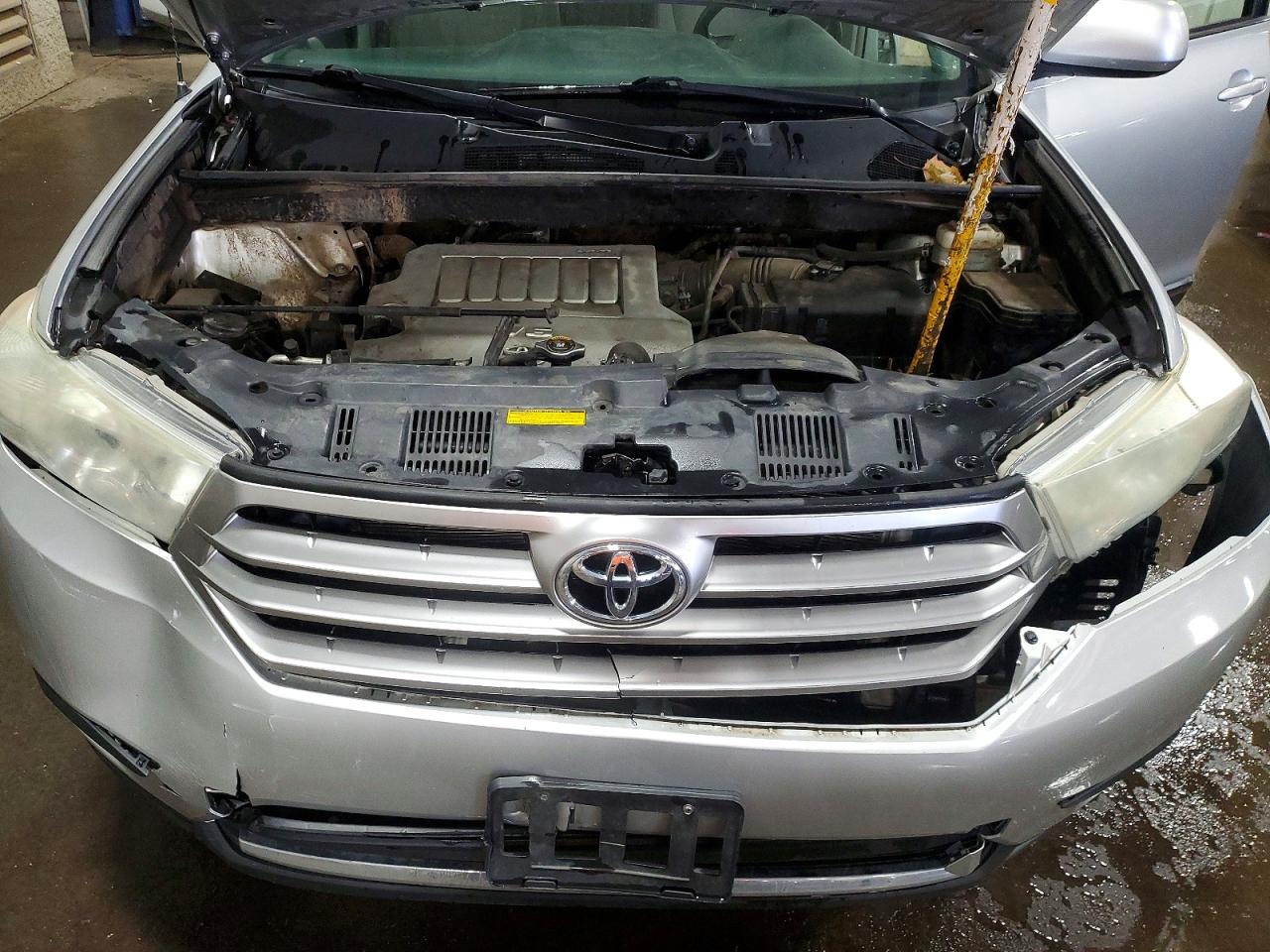 2012 Toyota Highlander Base Серебряный vin: 5TDBK3EH4CS157843