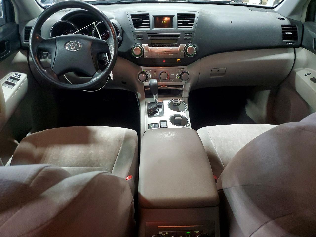 2012 Toyota Highlander Base Серебряный vin: 5TDBK3EH4CS157843
