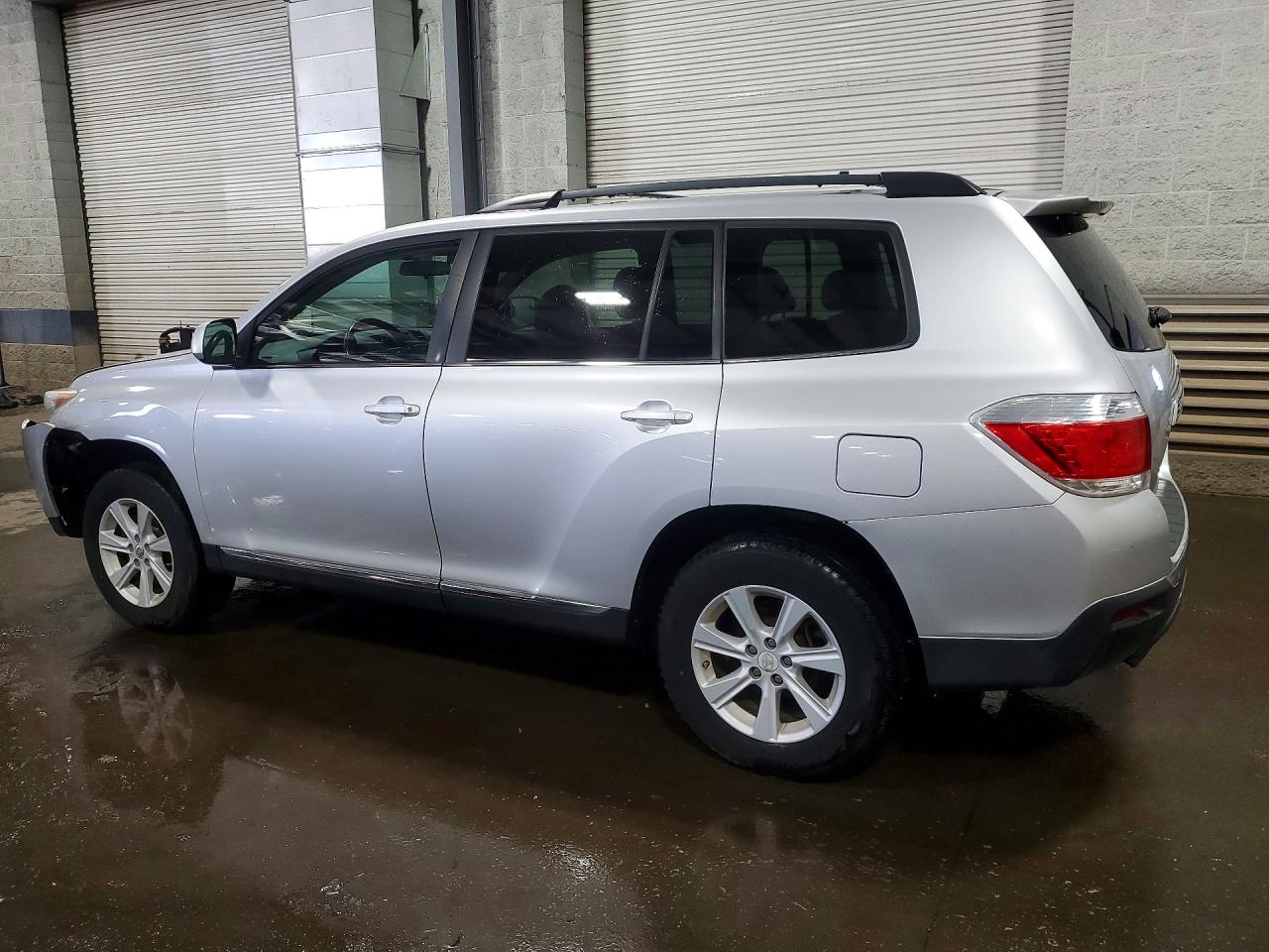 2012 Toyota Highlander Base Серебряный vin: 5TDBK3EH4CS157843