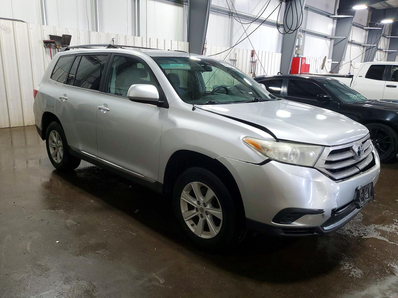 2012 Toyota Highlander Base Серебряный vin: 5TDBK3EH4CS157843