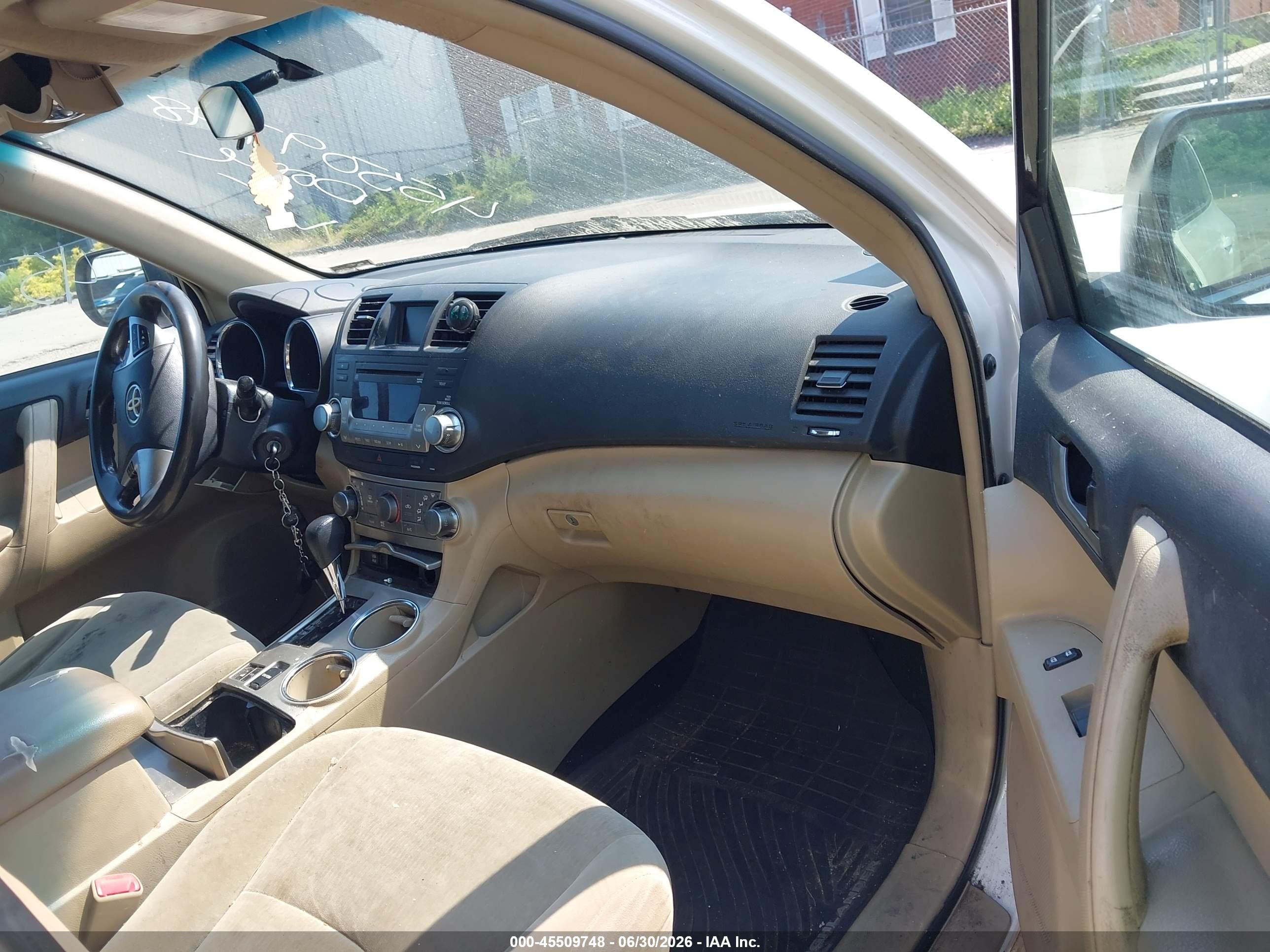 2012 Toyota Highlander Base V6 White vin: 5TDBK3EH4CS159902