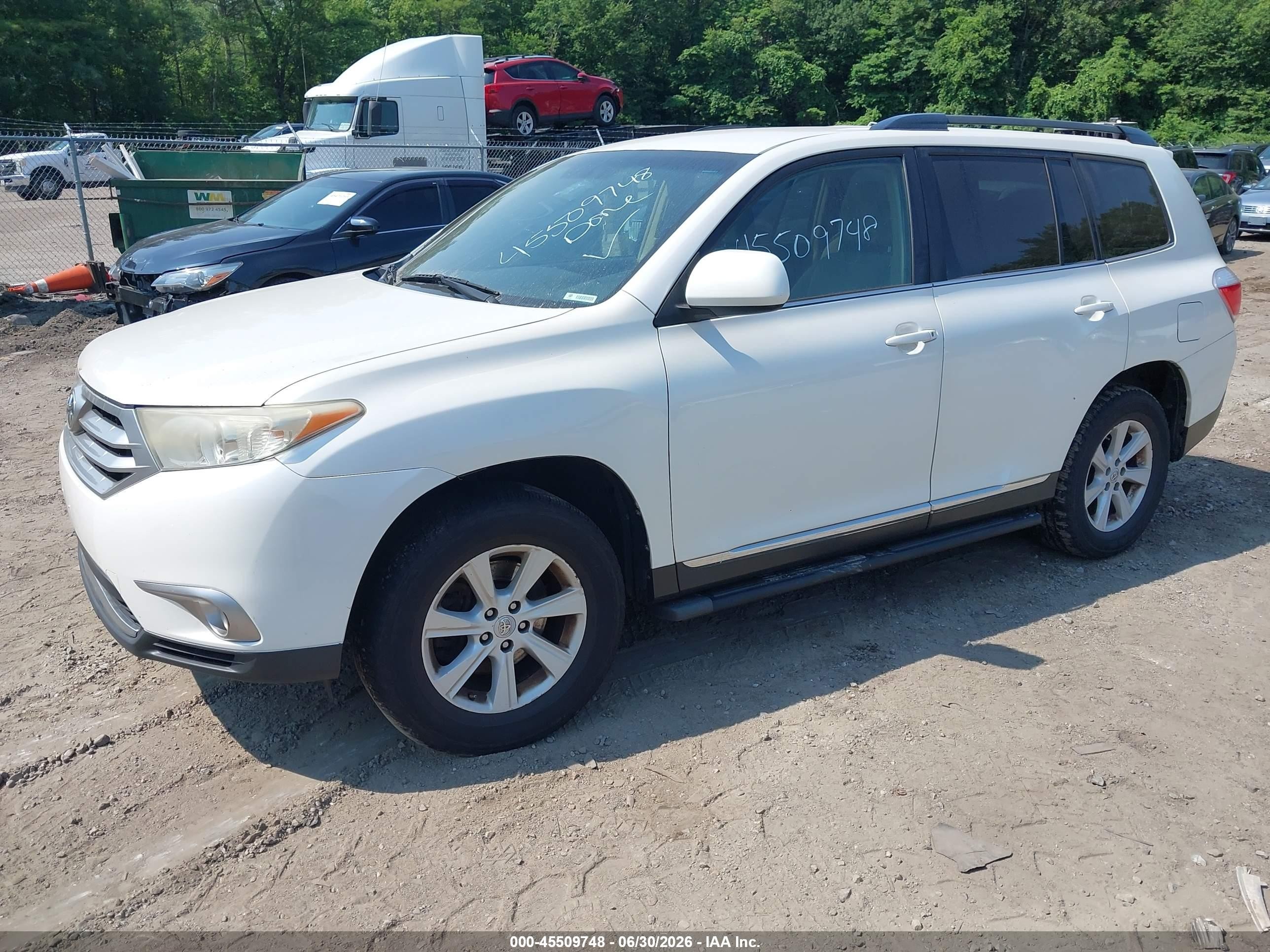 2012 Toyota Highlander Base V6 White vin: 5TDBK3EH4CS159902