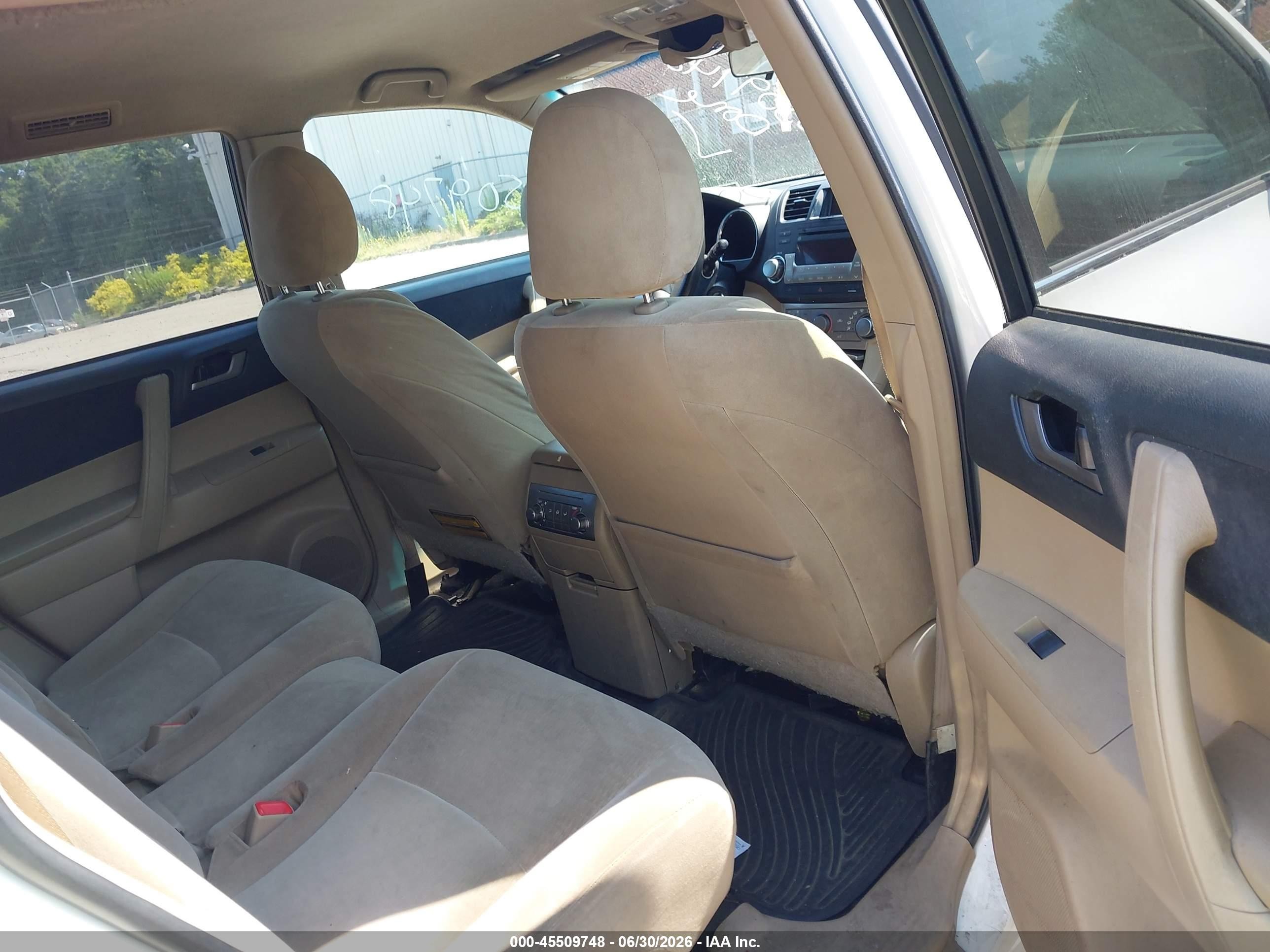 2012 Toyota Highlander Base V6 White vin: 5TDBK3EH4CS159902