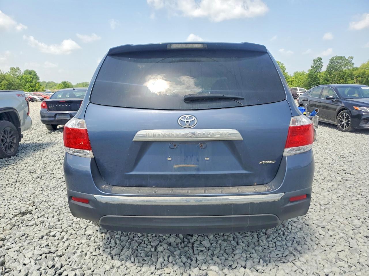 2012 Toyota Highlander Base Blue vin: 5TDBK3EH4CS163223