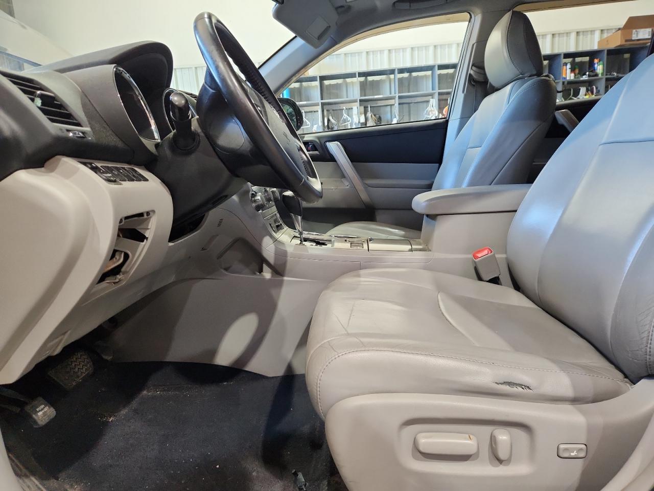 2012 Toyota Highlander Se Серый vin: 5TDBK3EH4CS174786
